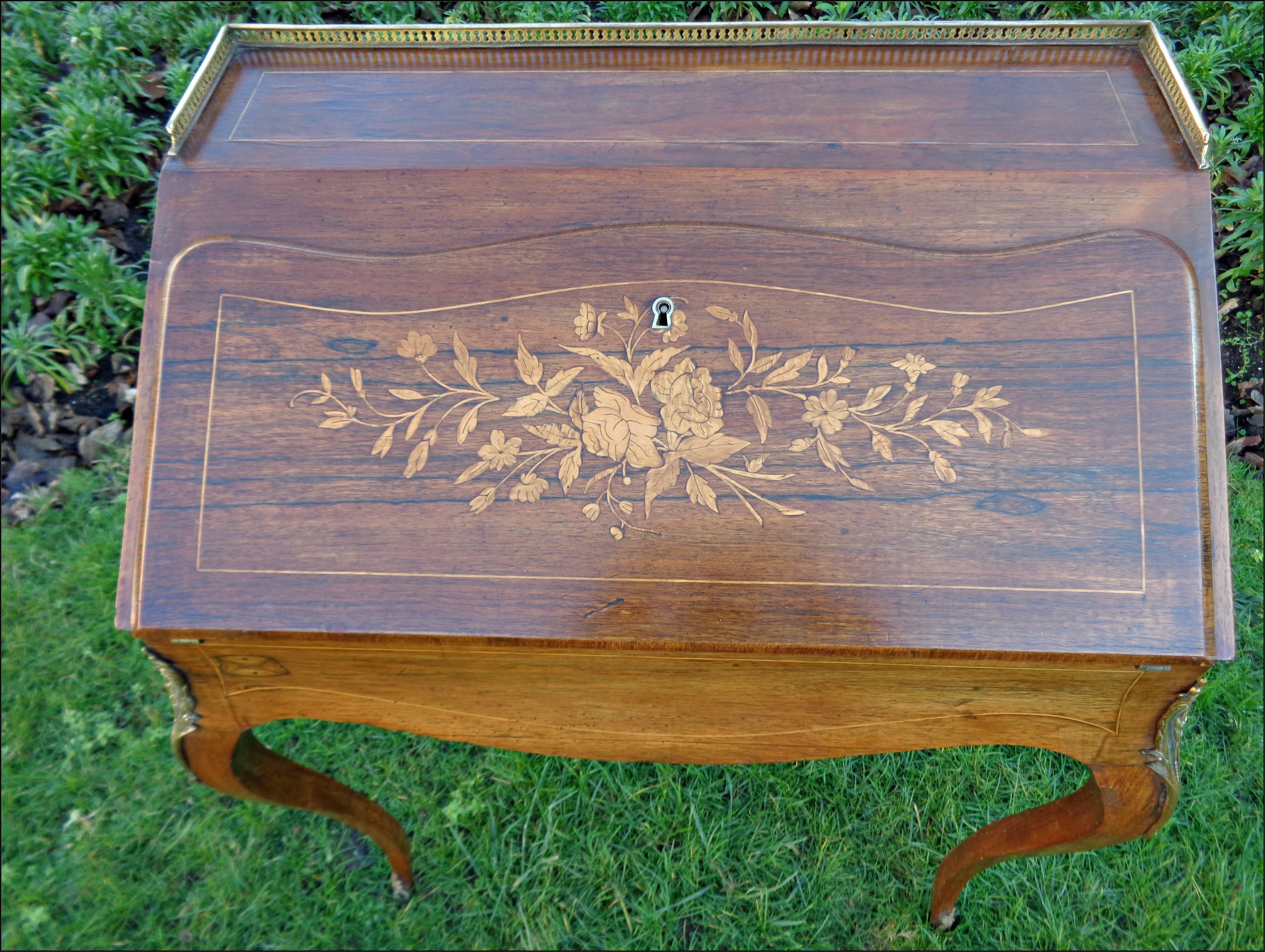 Late 19th Century French Bureau, Ladies Writing Desk For Sale 4
