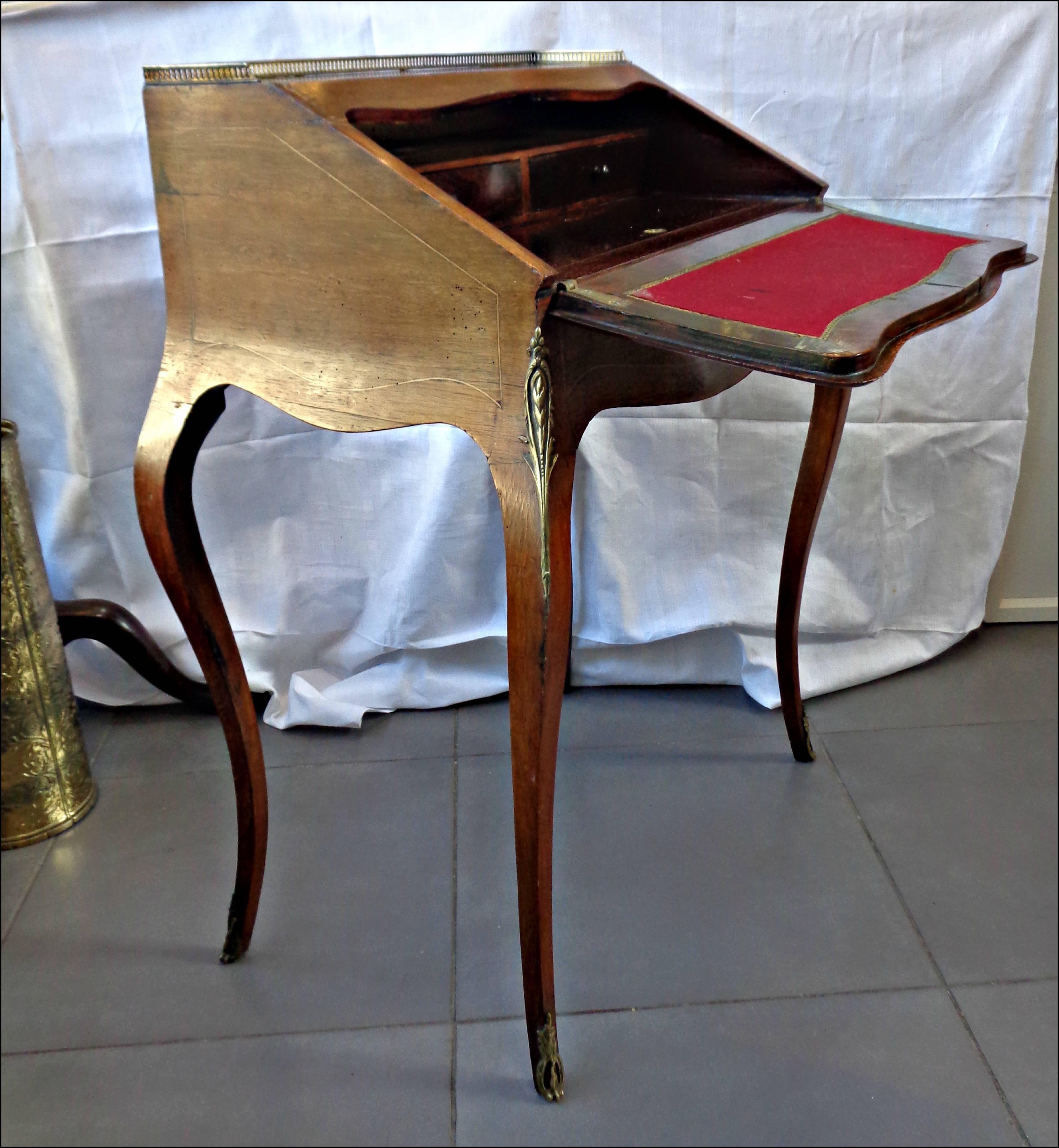 Late 19th Century French Bureau, Ladies Writing Desk In Good Condition For Sale In Hove, GB