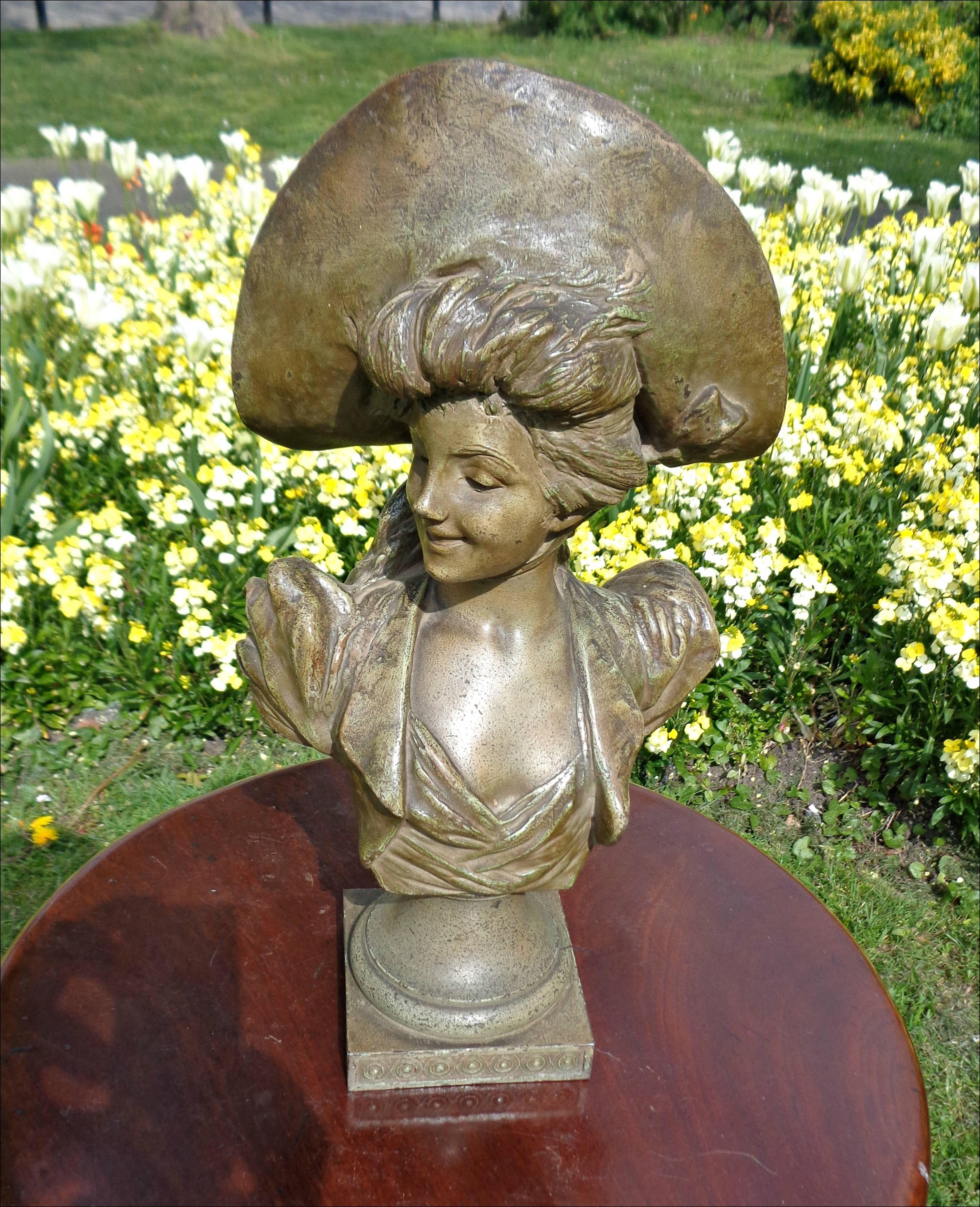 Antique French Spelter Metal, Bust Portrait of a Lady In Excellent Condition For Sale In Hove, GB