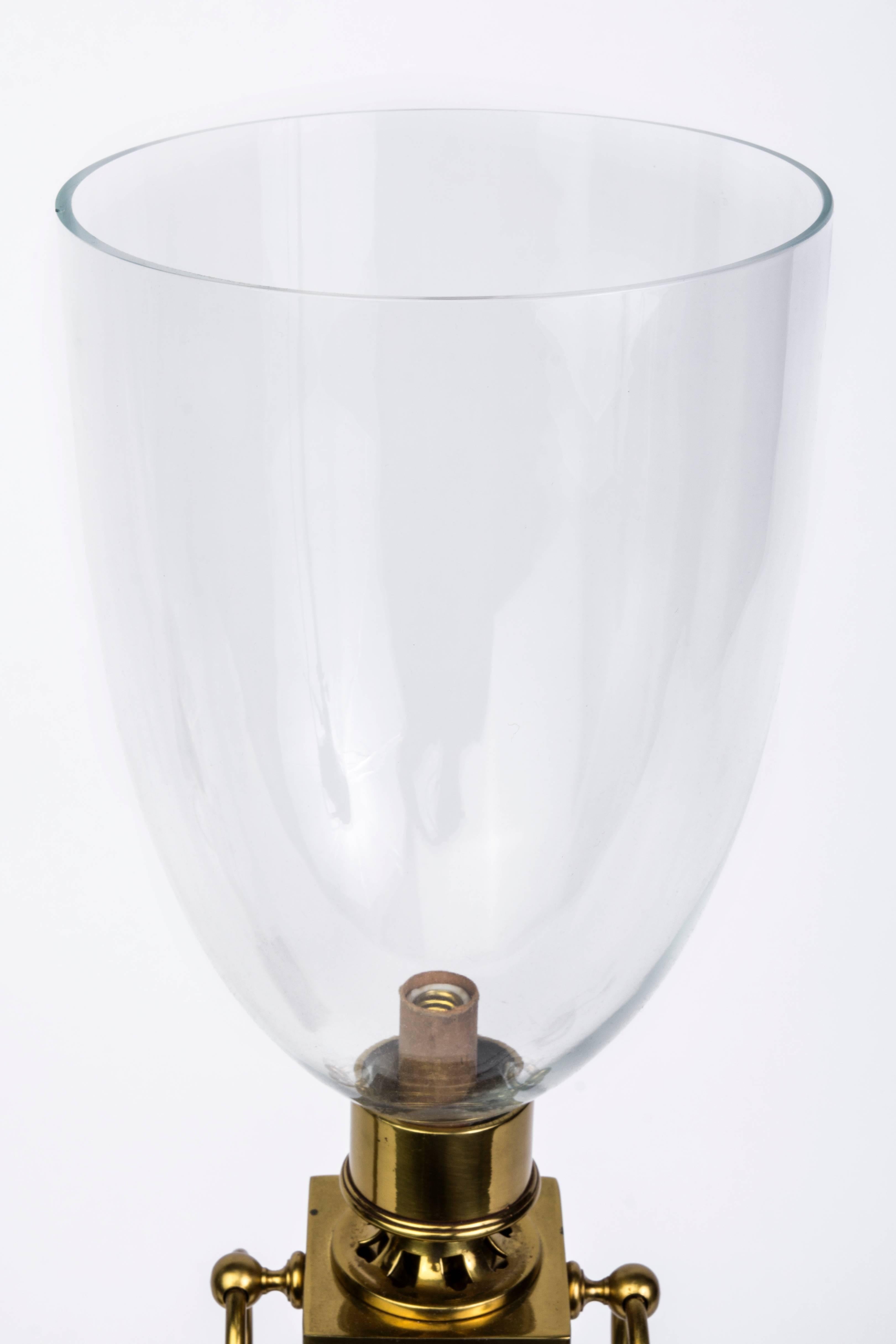 Mid-Century Modern Paire de lampes d'ouragan modernistes du milieu du siècle dernier attribuées à Tommi Parzinger en vente