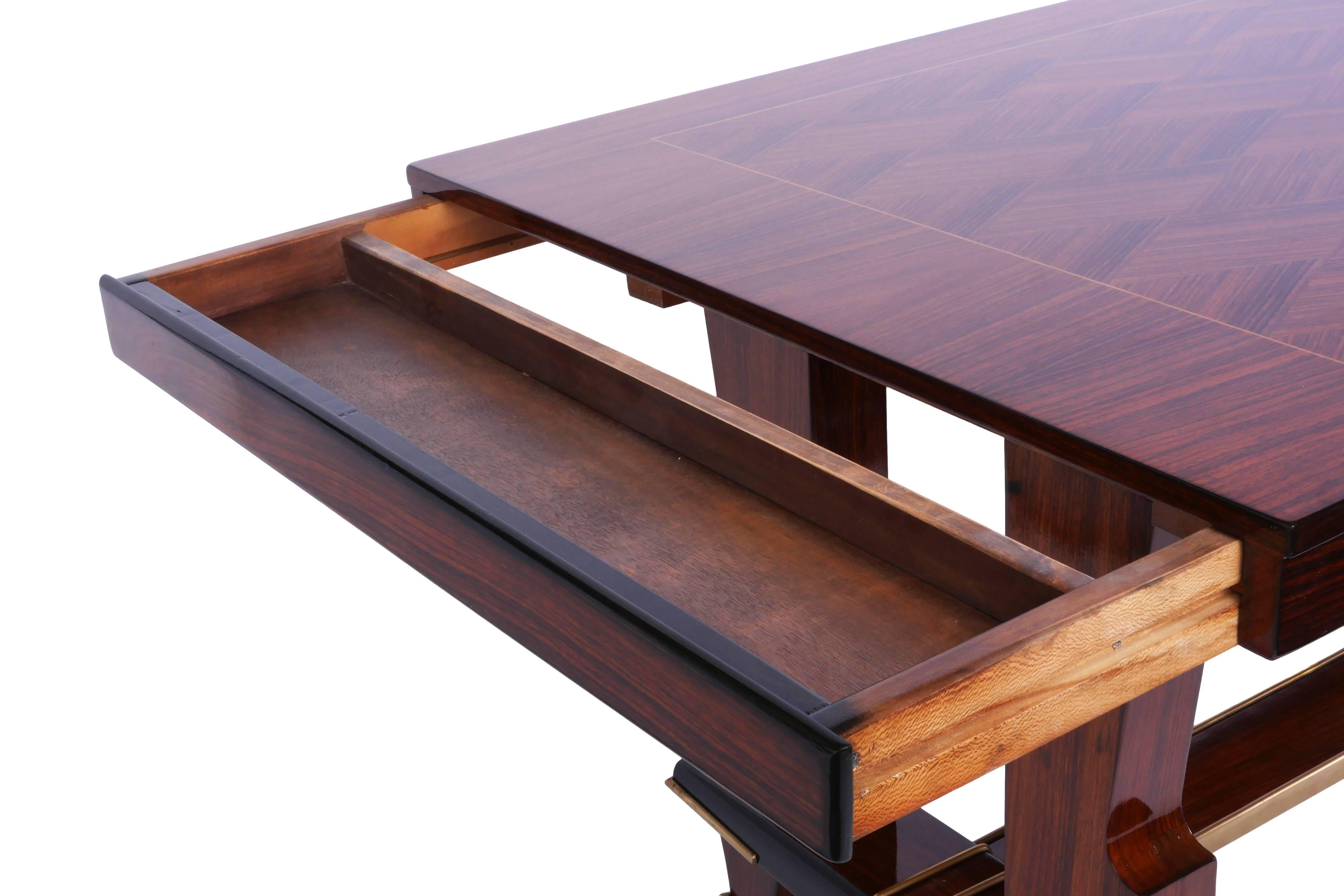 Laiton Table à manger de l'Atelier Leleu en vente