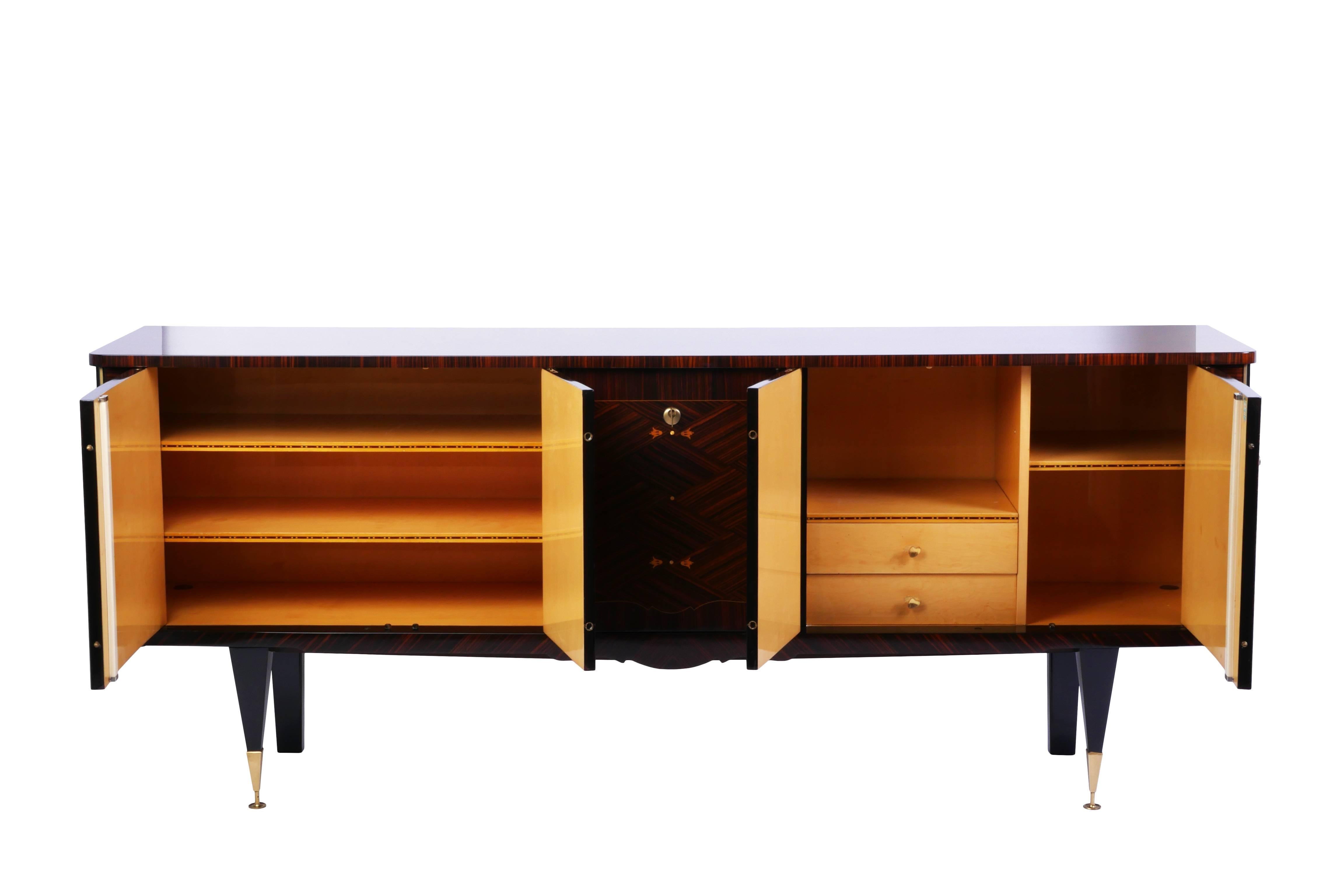 Chic French Art Deco Buffet or Sideboard in Macassar Ebony In Good Condition In Kingston, NY