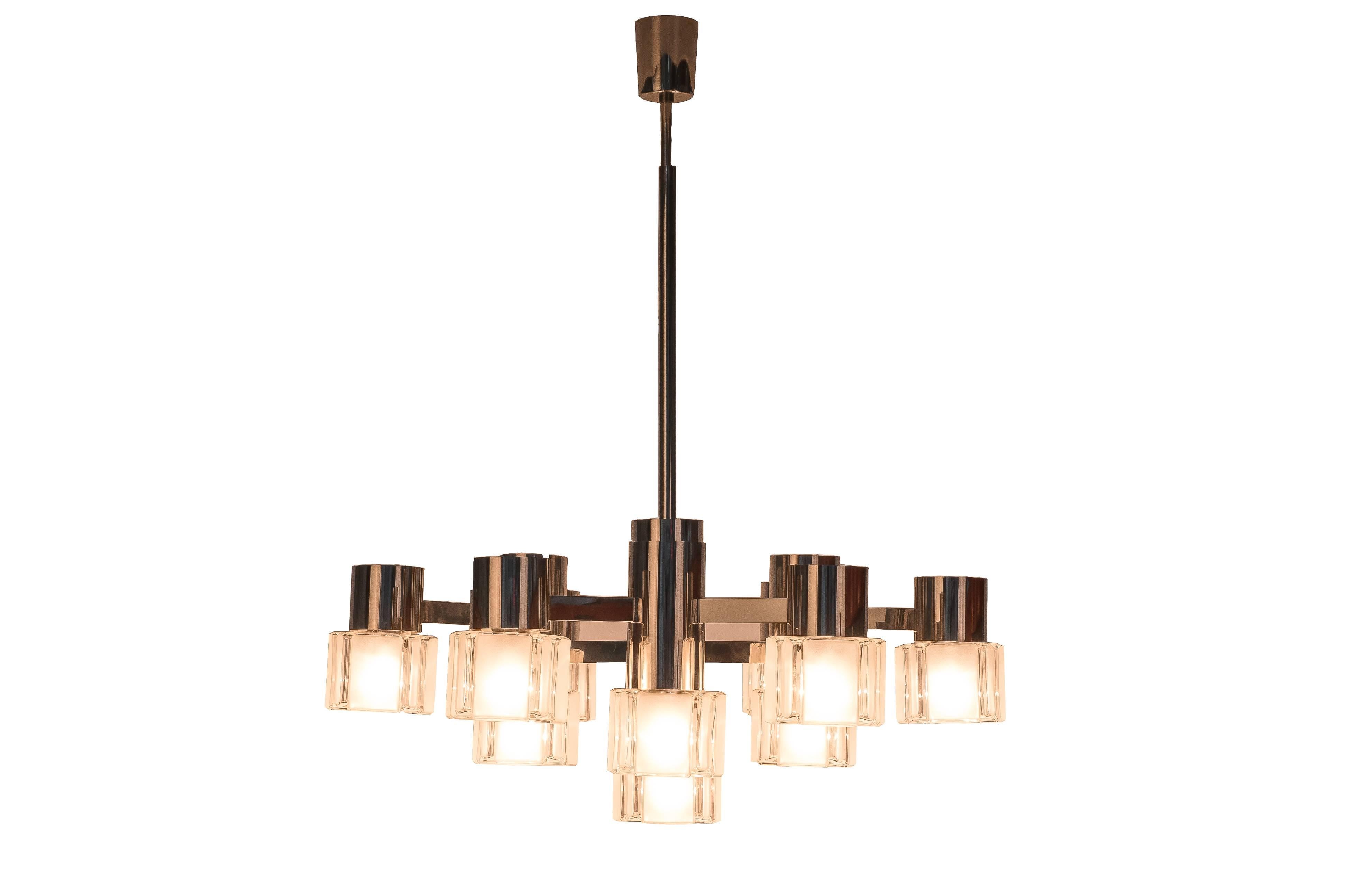 This luxe Mid-Century cubist chandelier was designed by Sciolari. It features a chromed brass frame that holds ten glass cube shades with frosted design.

Made in Italy, circa 1960

Measures: 30