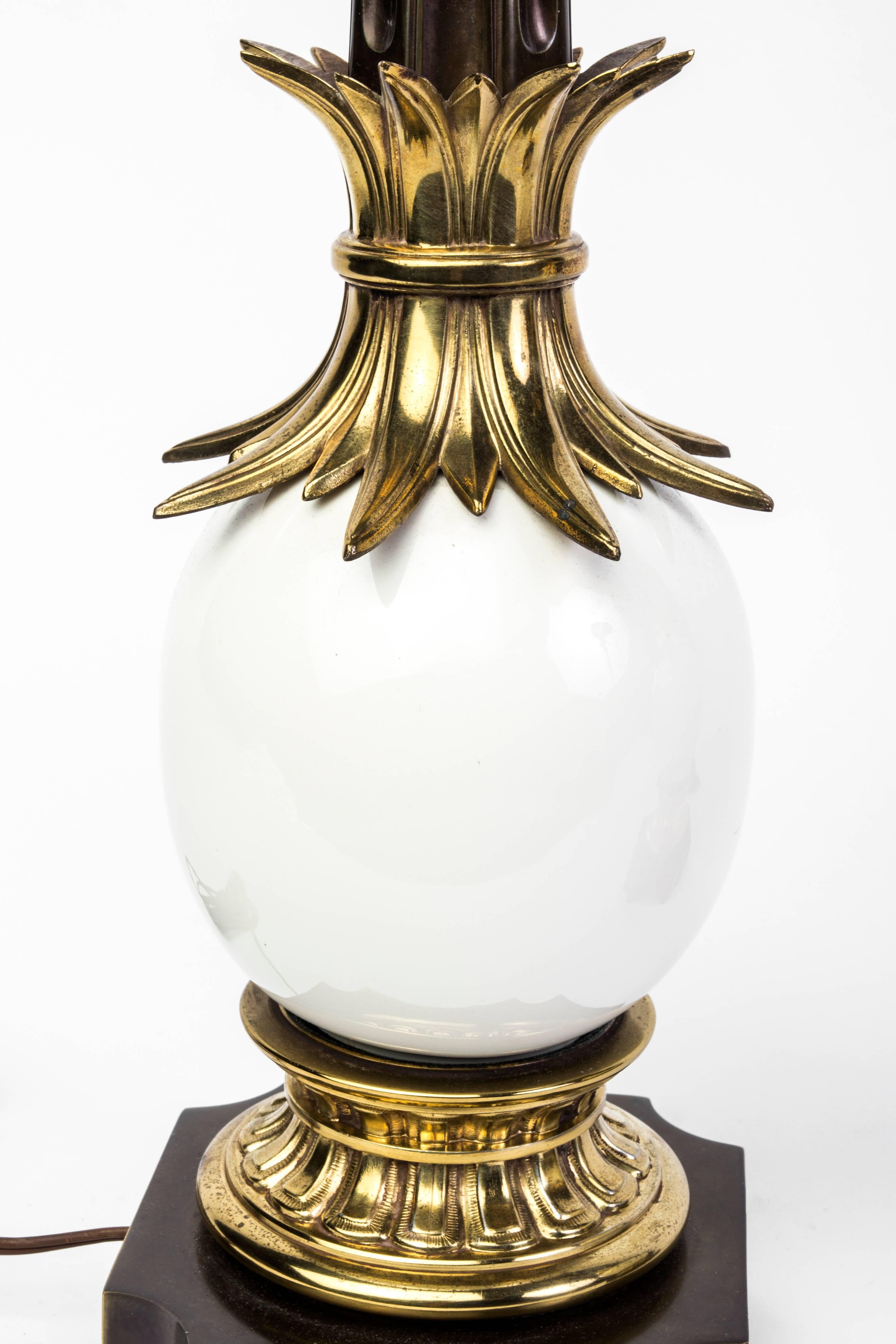 Luxe Pair of Hollywood Regency Ostrich Egg Lamps by Stiffel In Good Condition In Kingston, NY