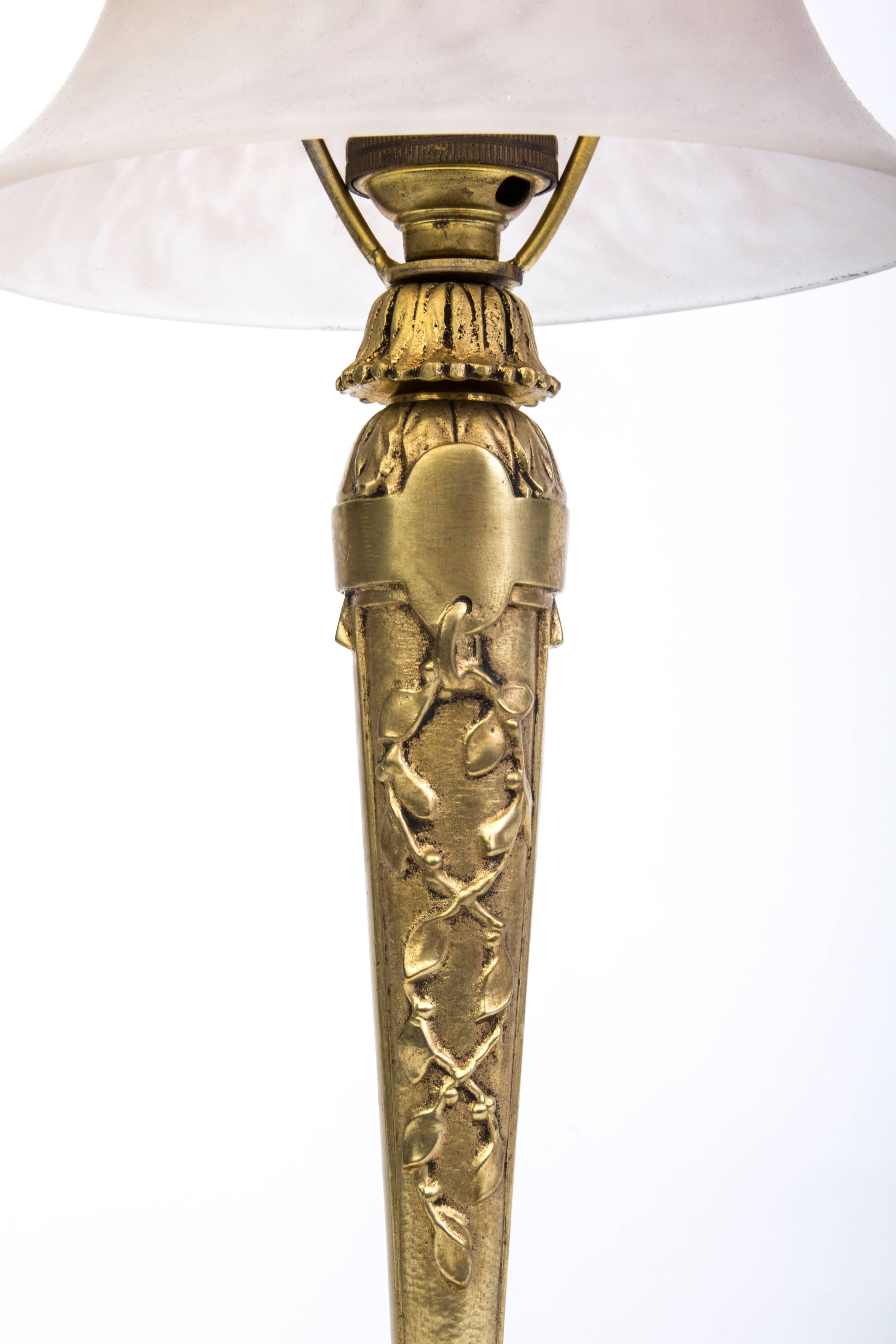 Wonderful 1920s French Art Deco Bronze Table Lamp Signed by Charles Schneider In Good Condition For Sale In Kingston, NY