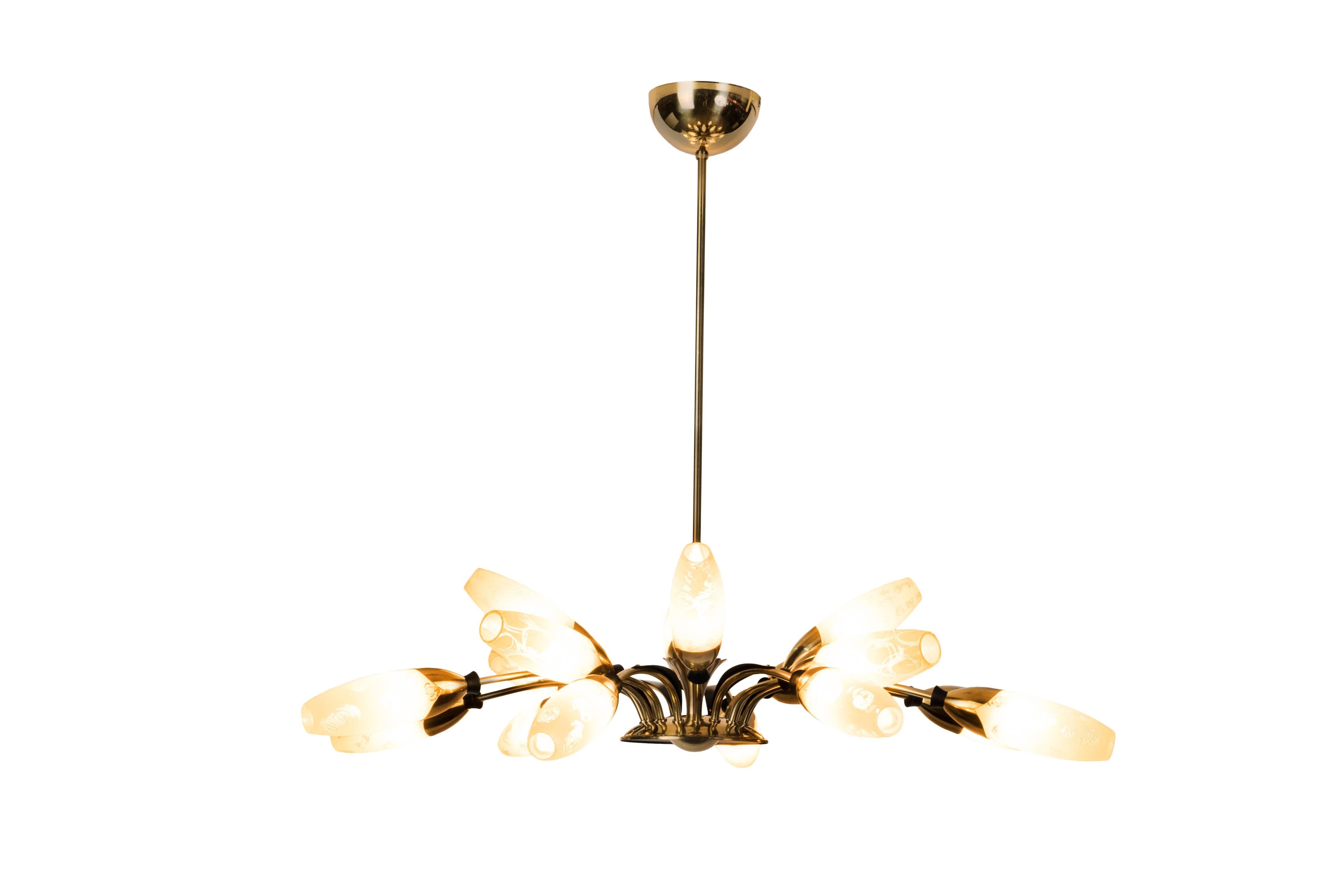 This spectacular 1950s Sputnik spider chandelier features a 16-arms brass frame with leafs and rings details in black enamel and a floral motif glass shades in enamel pearl color. The piece cascades in two levels.

Made in Austria, circa