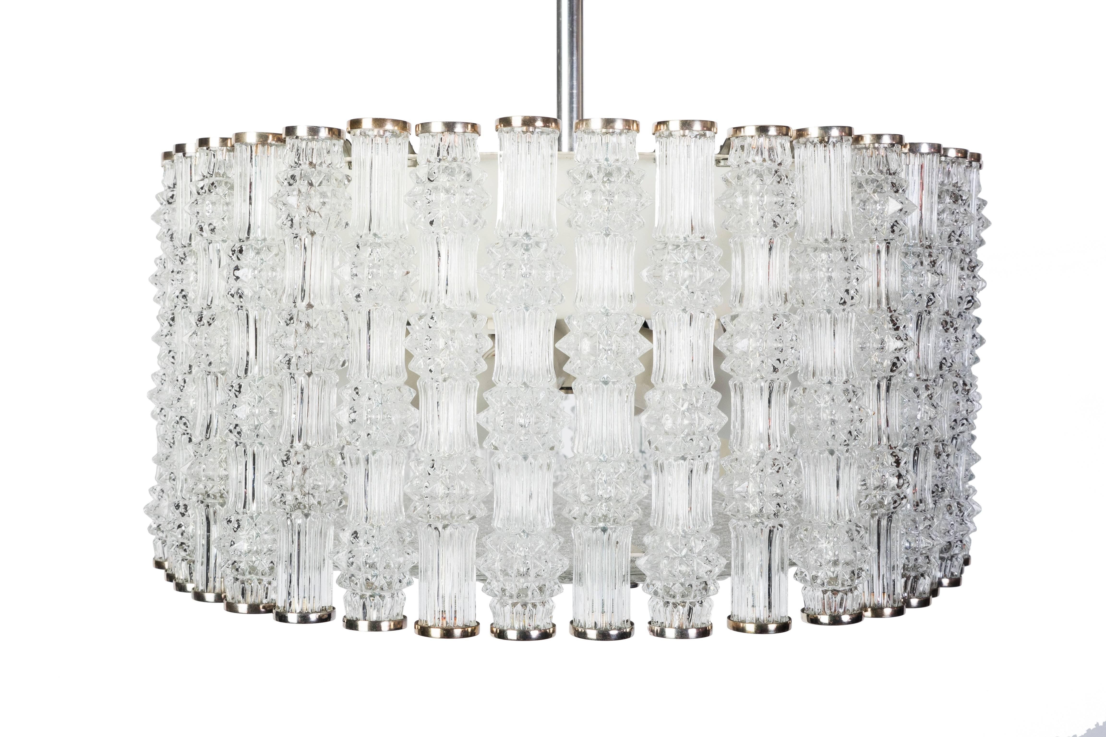 Fantastic Kaiser Primat Ice Textured Crystal Drum Chandelier In Excellent Condition For Sale In Kingston, NY