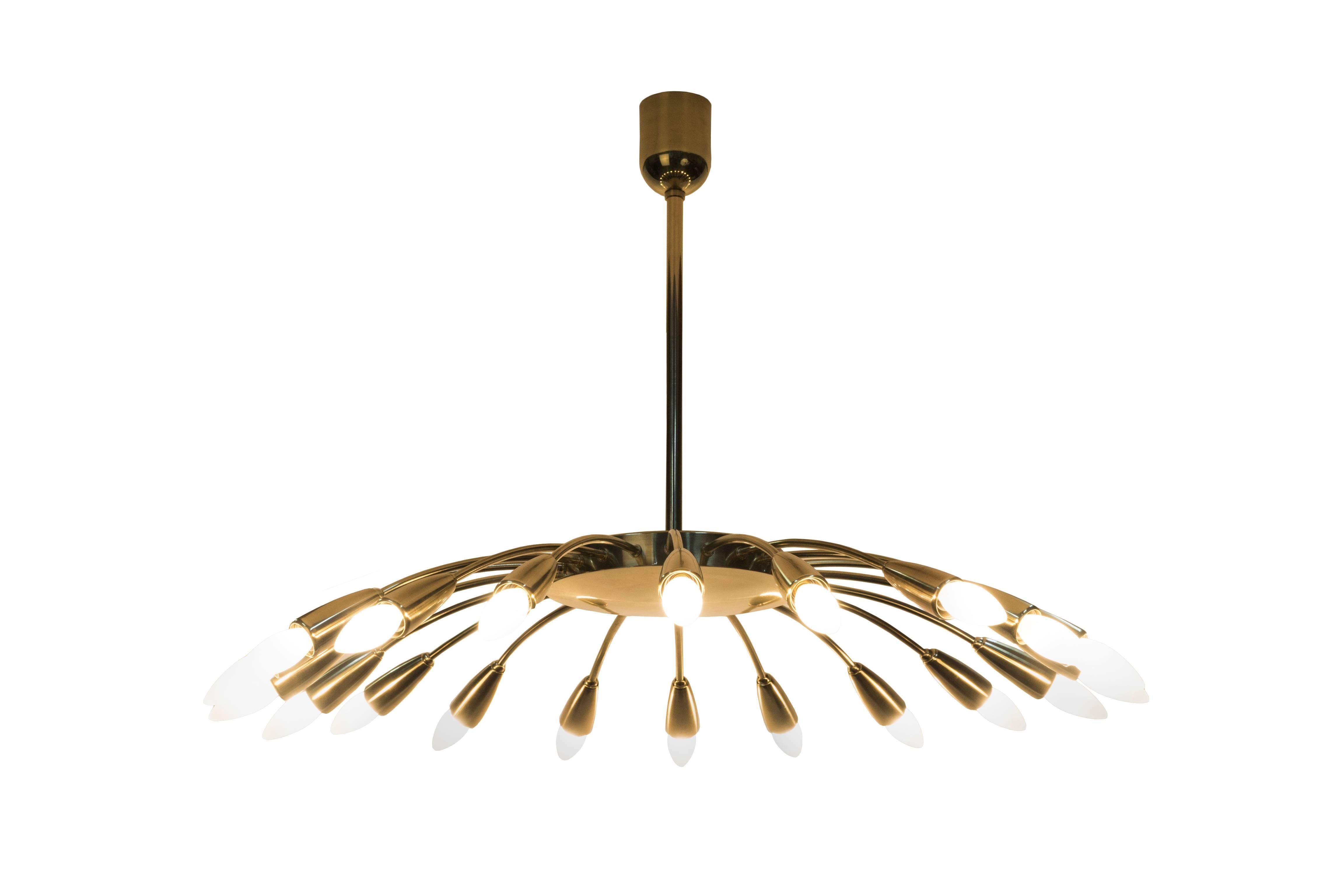 This grand 1950s Mid-Century Modernist  Sputnik chandelier in the style of Stilnovo. It features a 20 arms polished brass spider form design.

Made in Germany, circa 1950

Measures: 36
