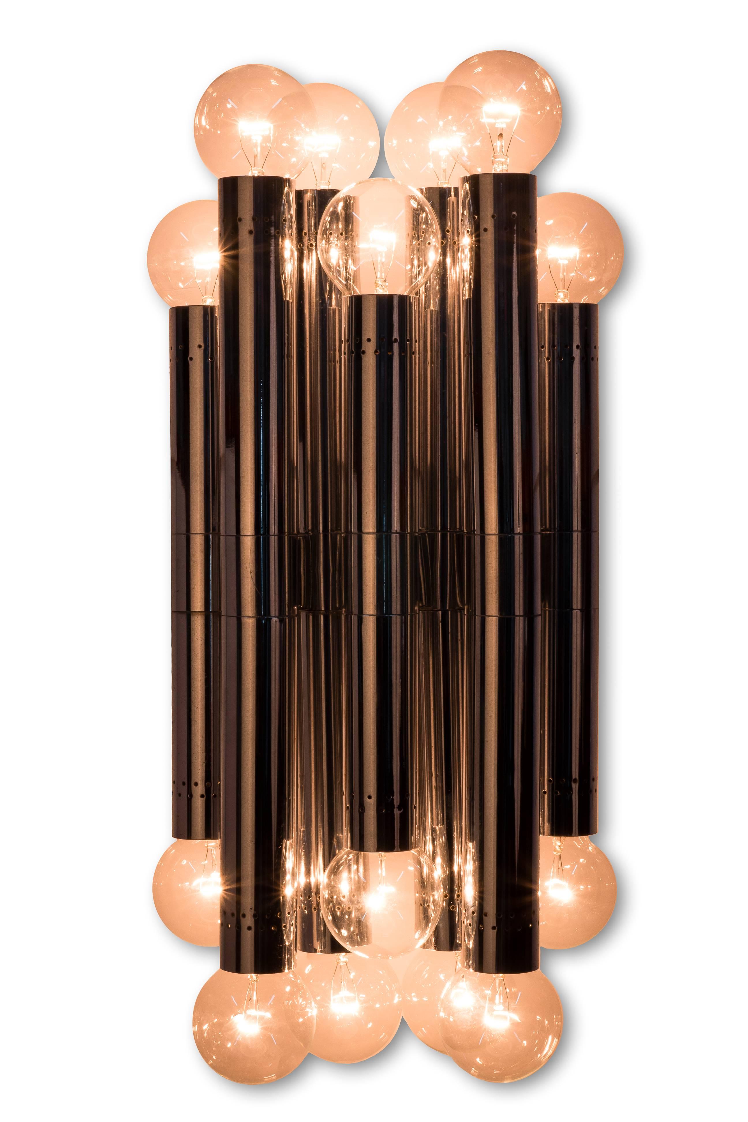 Fantastic oversized Mid-Century Modernist cinema sconce designed by Sciolari. It features a unique chrome frame made out of 7 tubes holding 2 bulbs each for a total of 14 bulbs.

Made in Italy, circa: 1970

Measures: 11