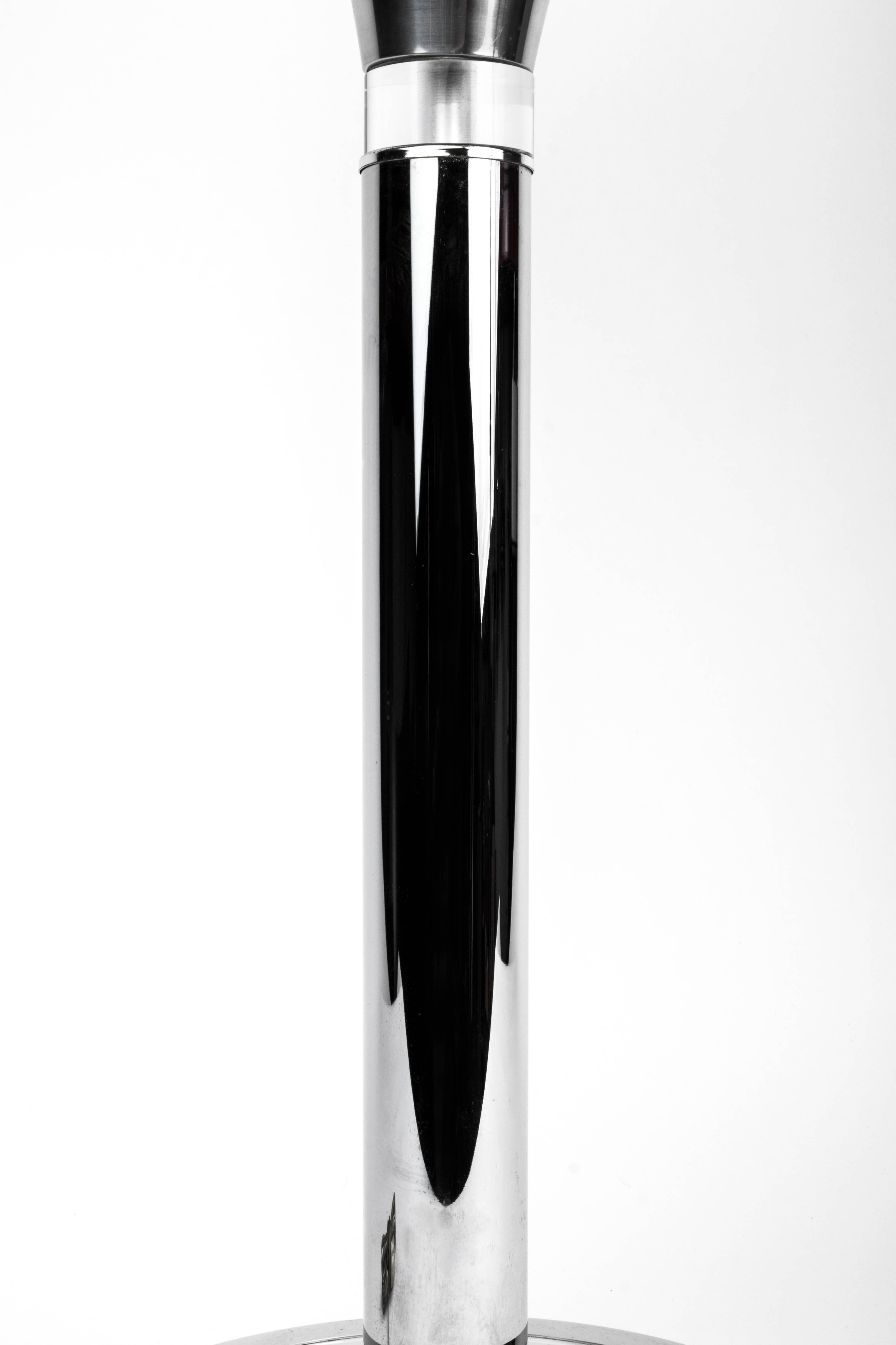 Magnifique lampe de table trompette moderniste mi-siècle moderne des années 1970 Excellent état - En vente à Kingston, NY