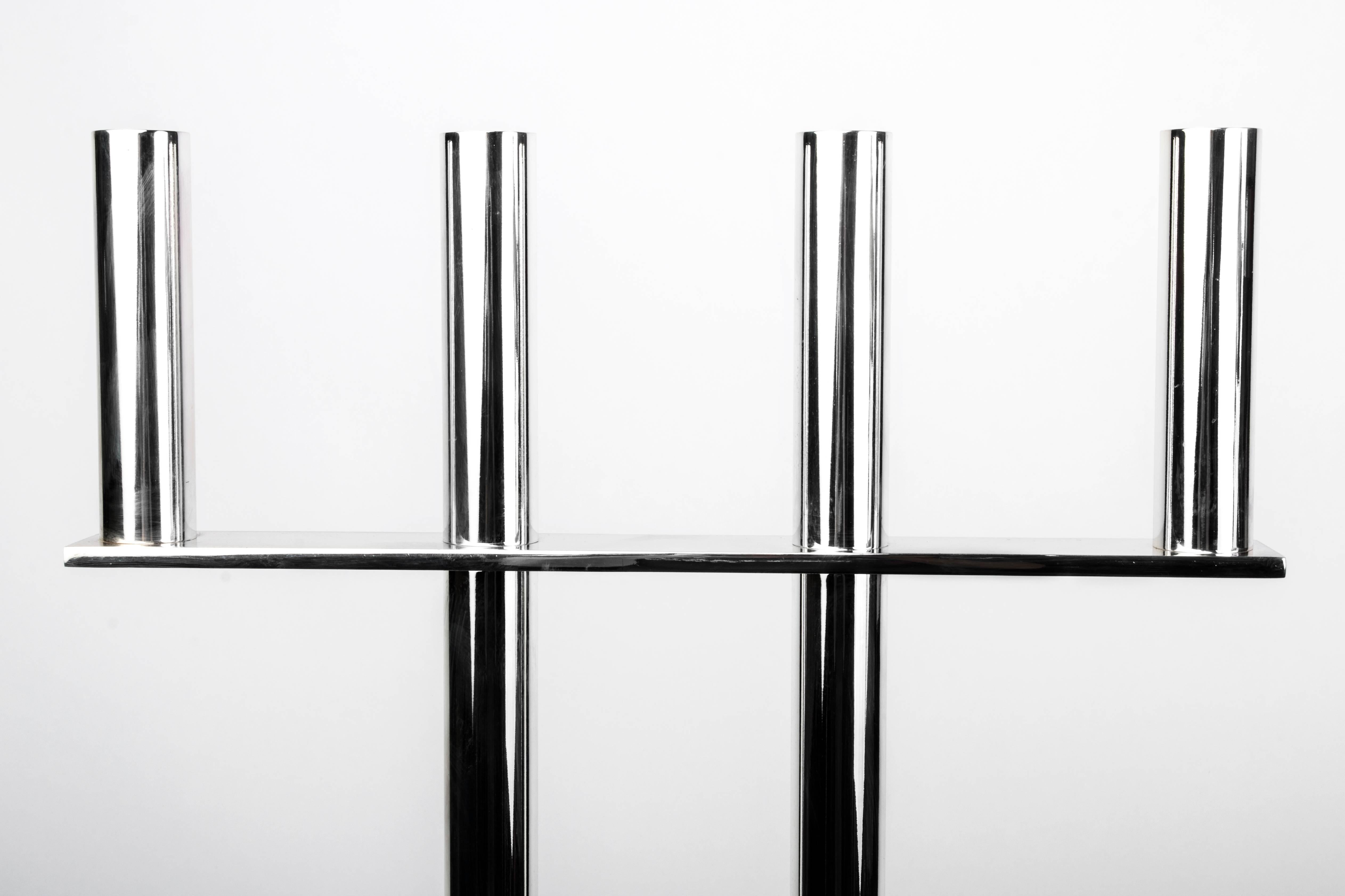 A very modern and geometrical in design four candles candlestick / candelabra / candleholder in silver plated and lacquered metal on the style of Hagenauer Wien. Marked FF.

Made in Austria Modern.