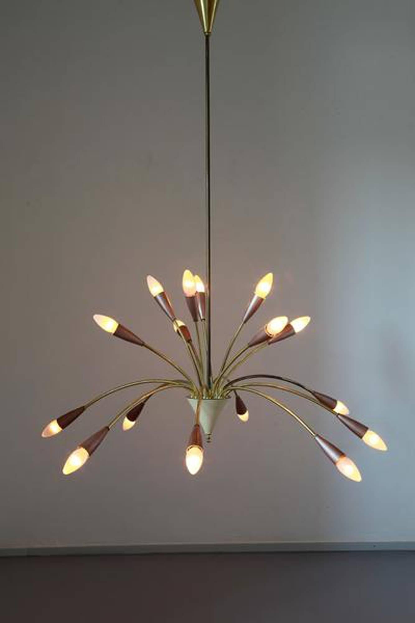 Spectacular 1950s Sixteen-Arm Sputnik Spider Chandelier In Good Condition For Sale In Kingston, NY