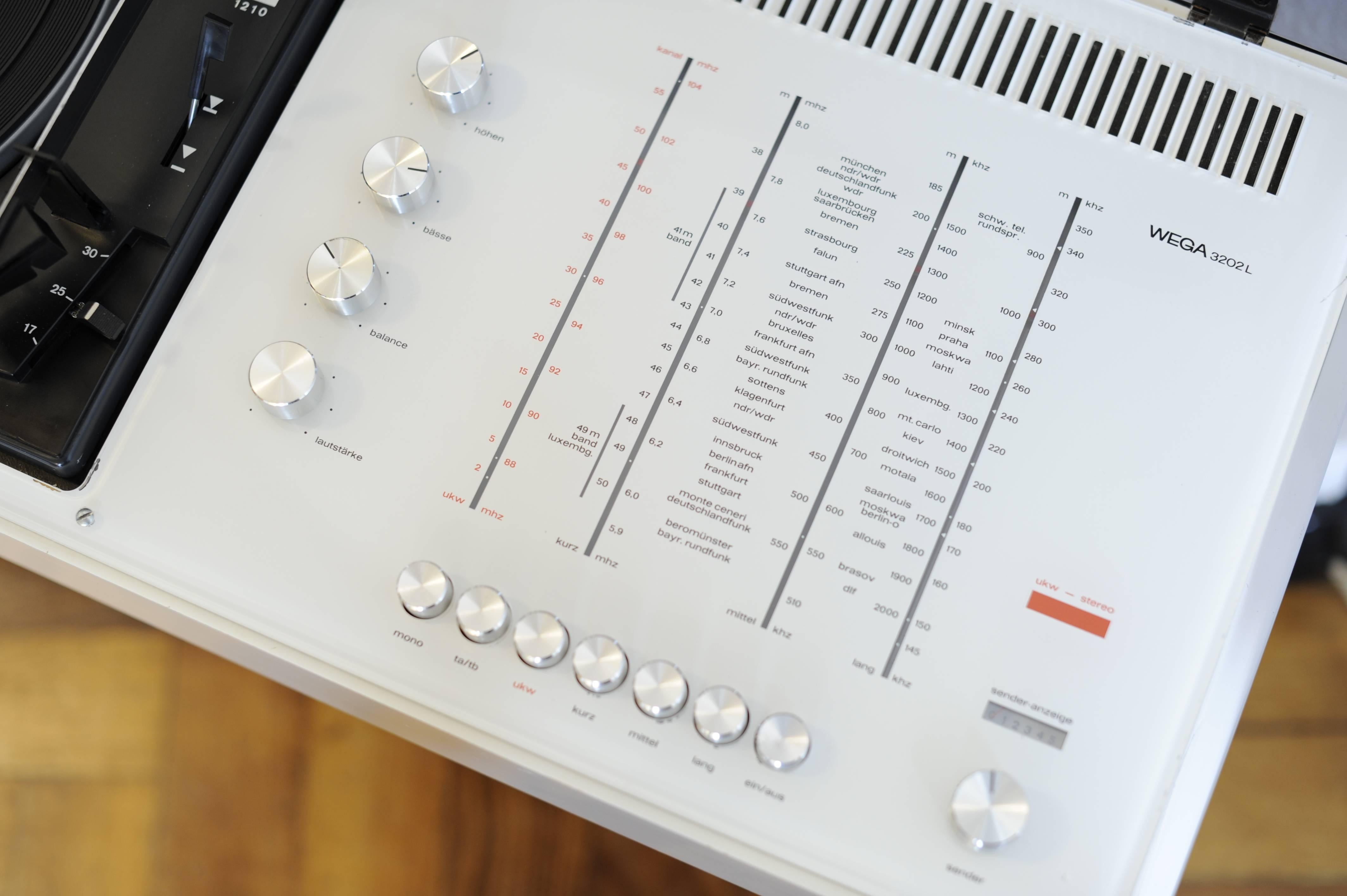 1970s Vintage White Wega 3202 Hifi Dual Design Turntable Record Player Germany 1