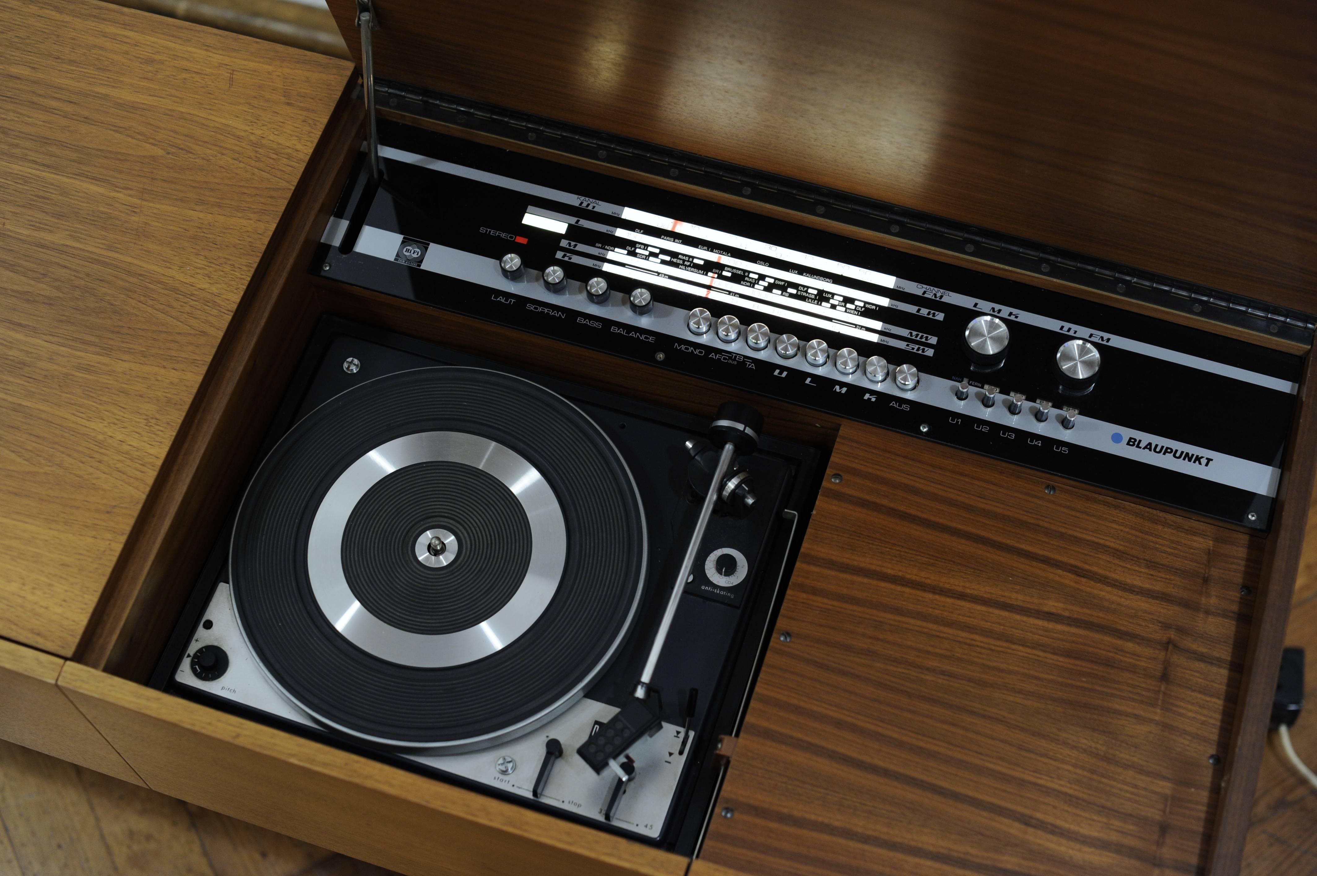 Mid-Century Modern Vintage 1960s Arizona Blaupunkt Dual Turntable Record Player Radio Walnut Wood