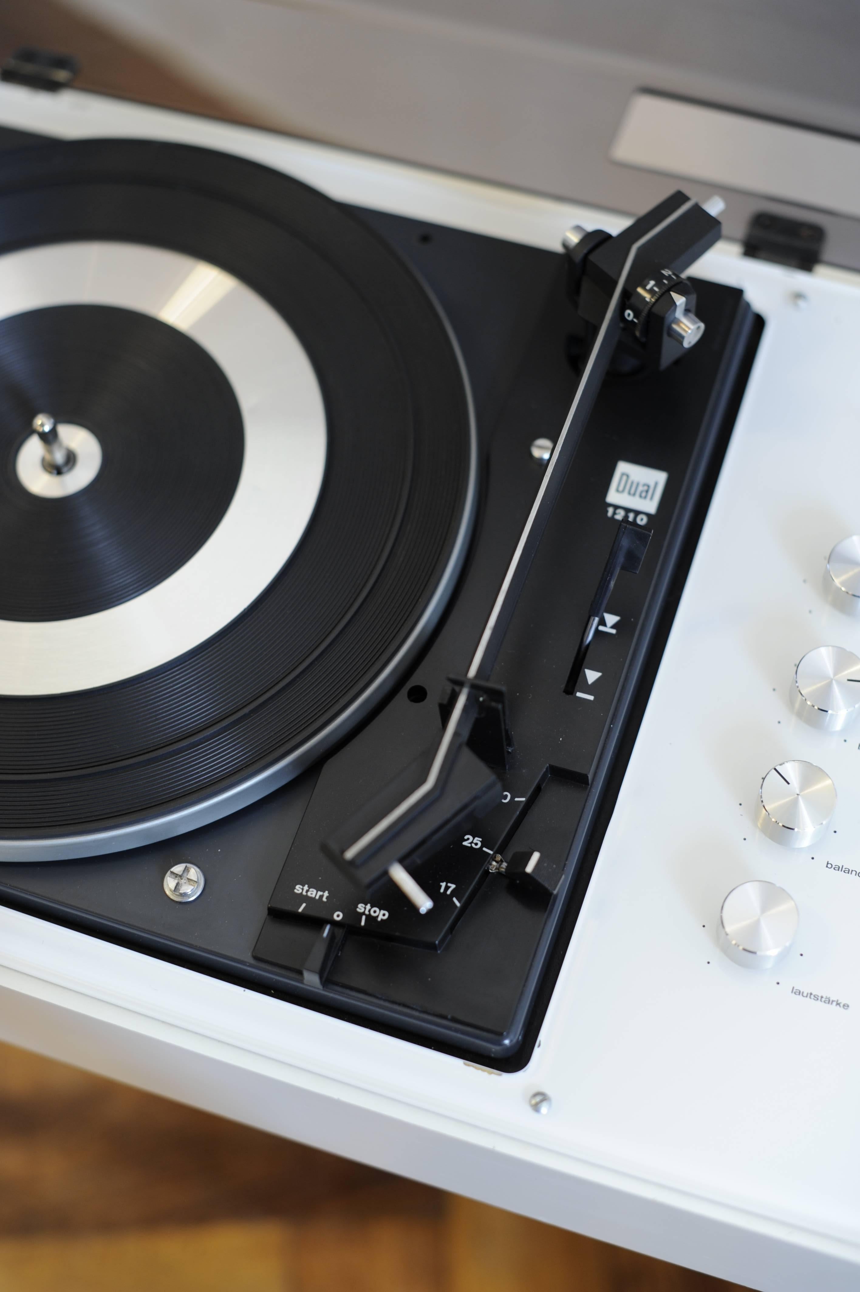 Wega 3202 - Joueur de disques multifonctionnels vintage blanc à double motif, Allemagne, années 1970 1