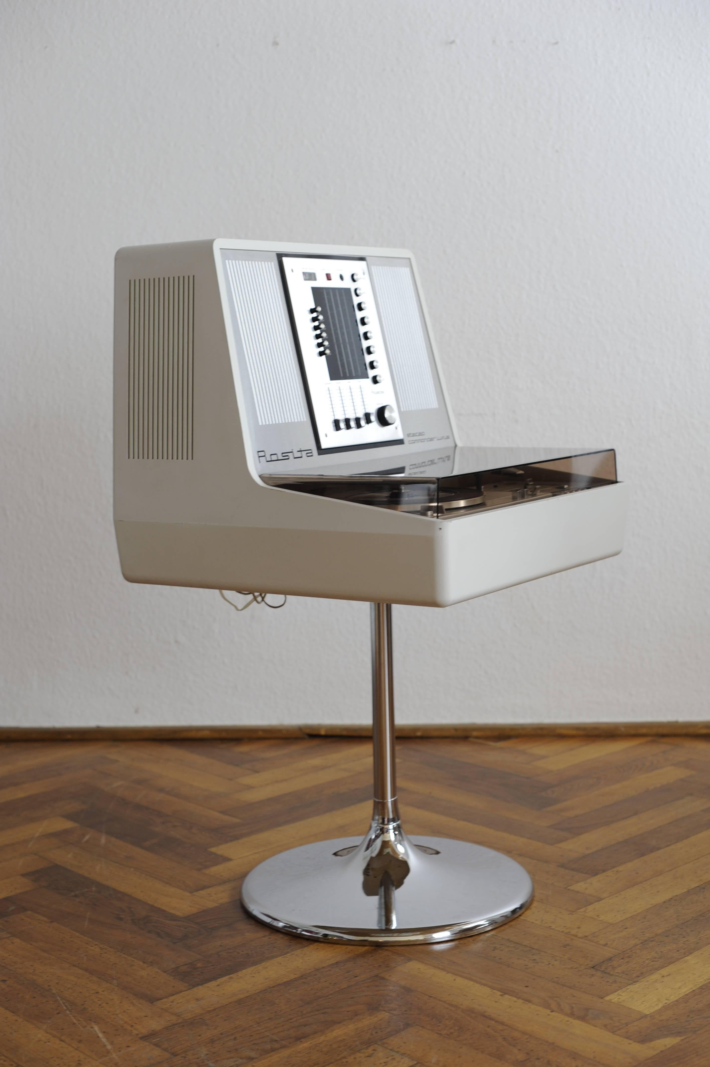 Attention, all you design high fidelity system fanatics!
We are offing is this extremly stylish and cool looking white Rosita stereo hifi record player radio receiver stereo system on this very cool chrome tulip stand.
This is definitely the