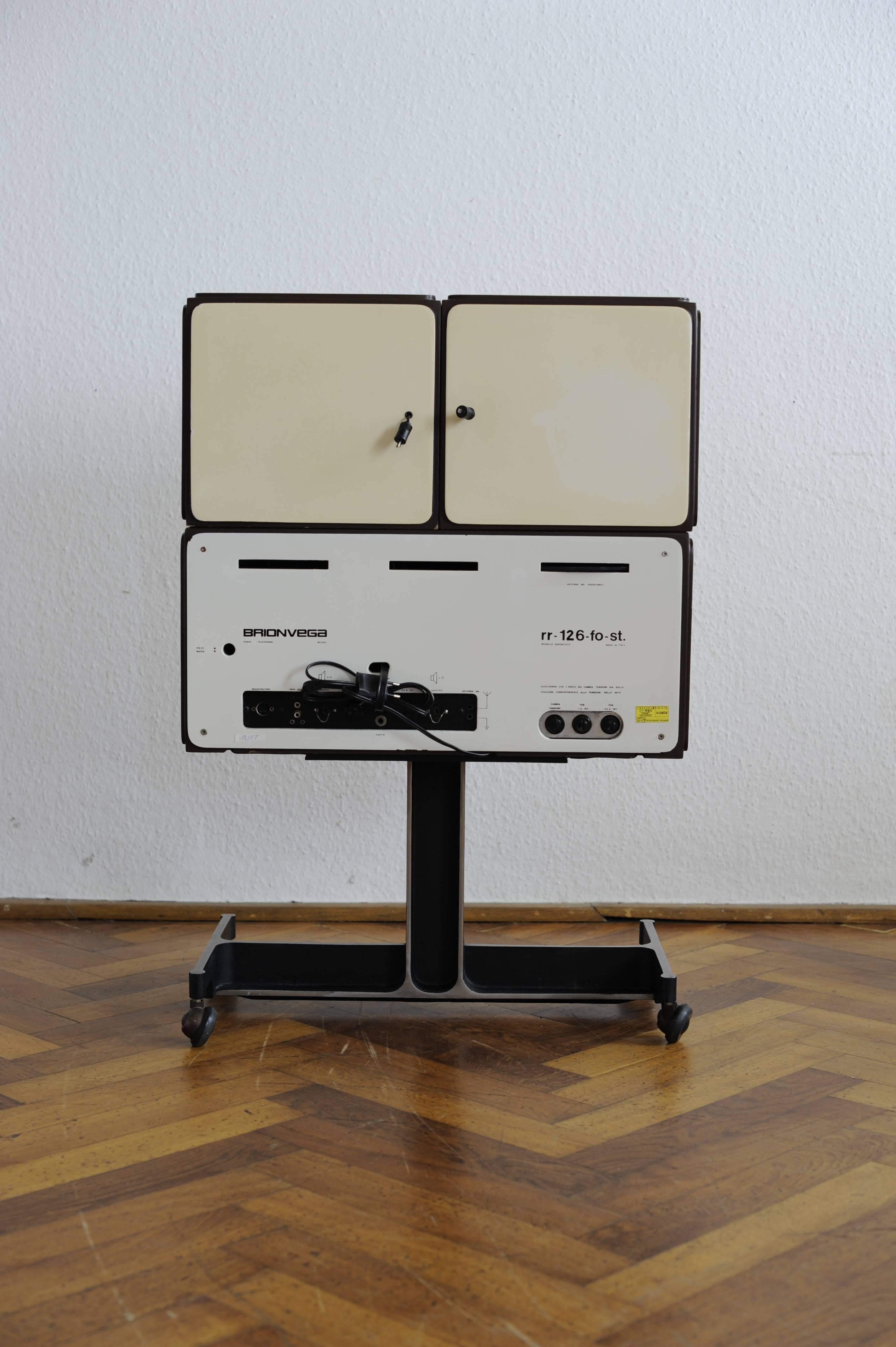 20th Century Vintage White Brionvega RR 126 Record Player Sideboard Radio, 1965 David Bowie For Sale