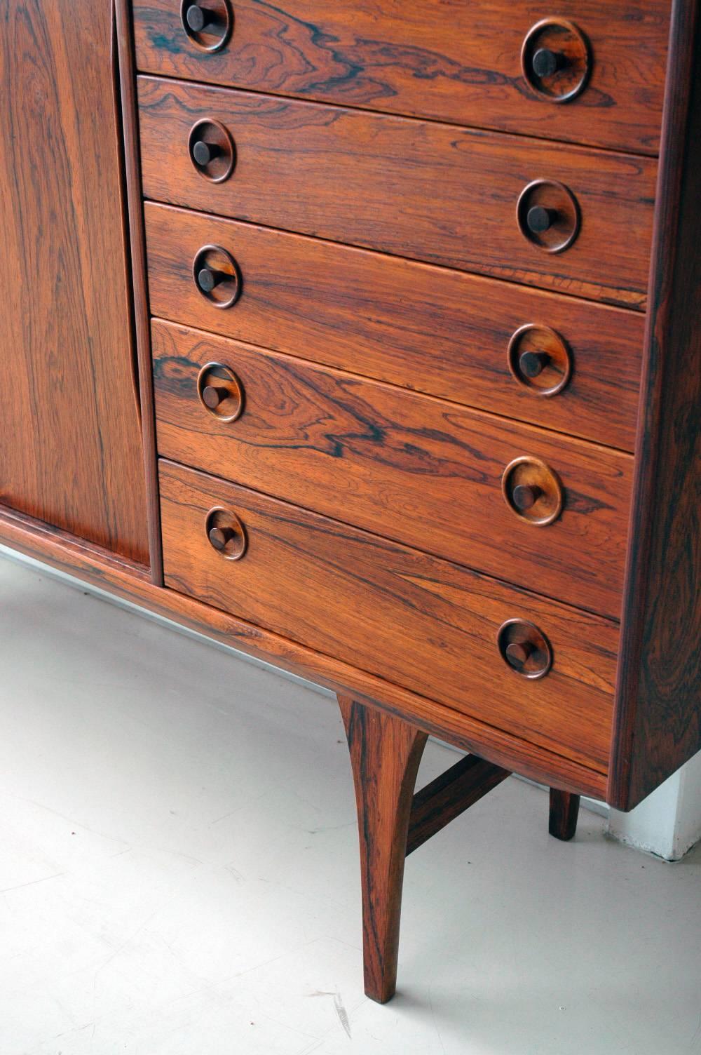 1960s Brazilian Rosewood Veneer Sideboard or Credenza In Excellent Condition For Sale In London, GB