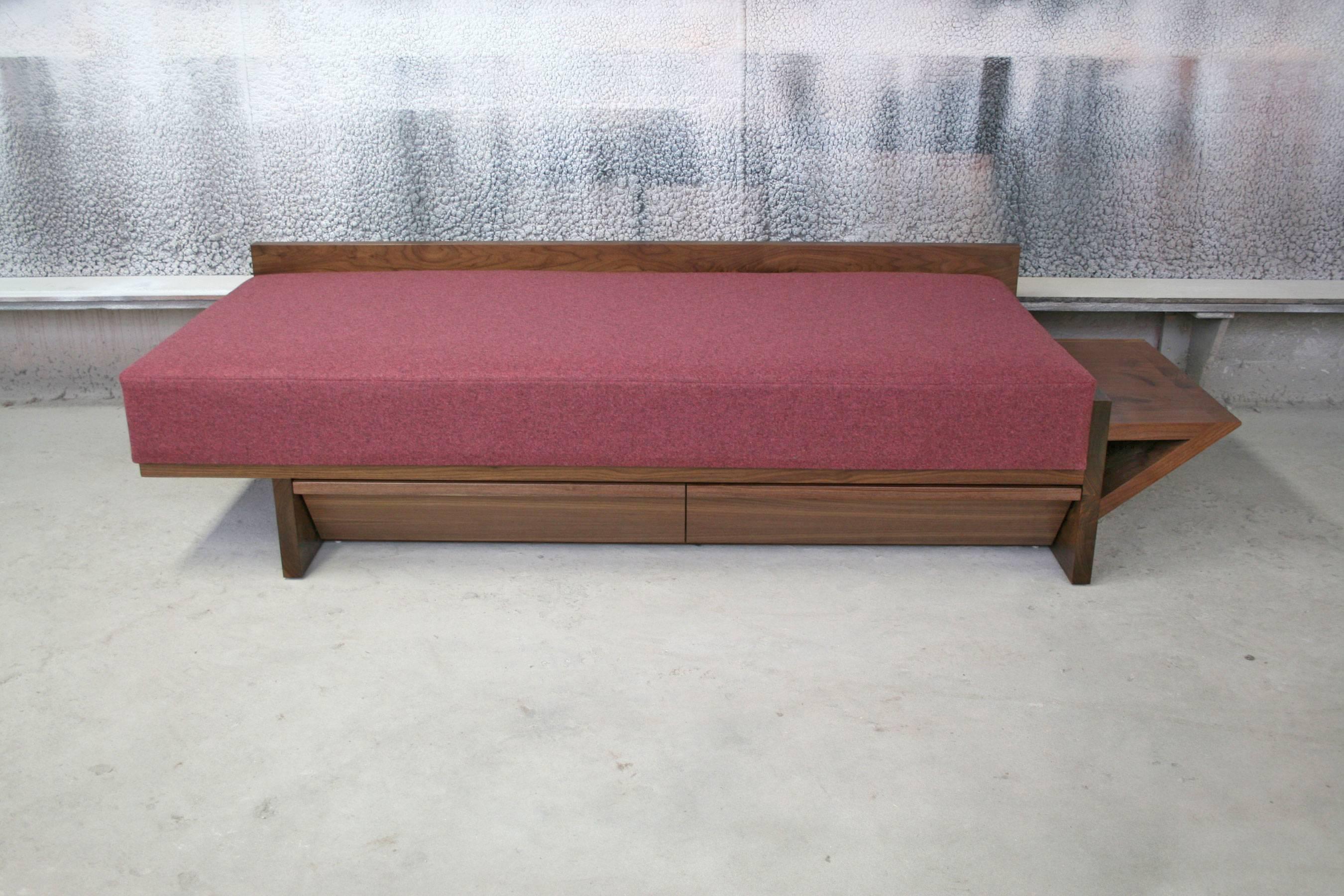 Minimalist Shimna Lagan Daybed with Hidden Storage Drawers For Sale