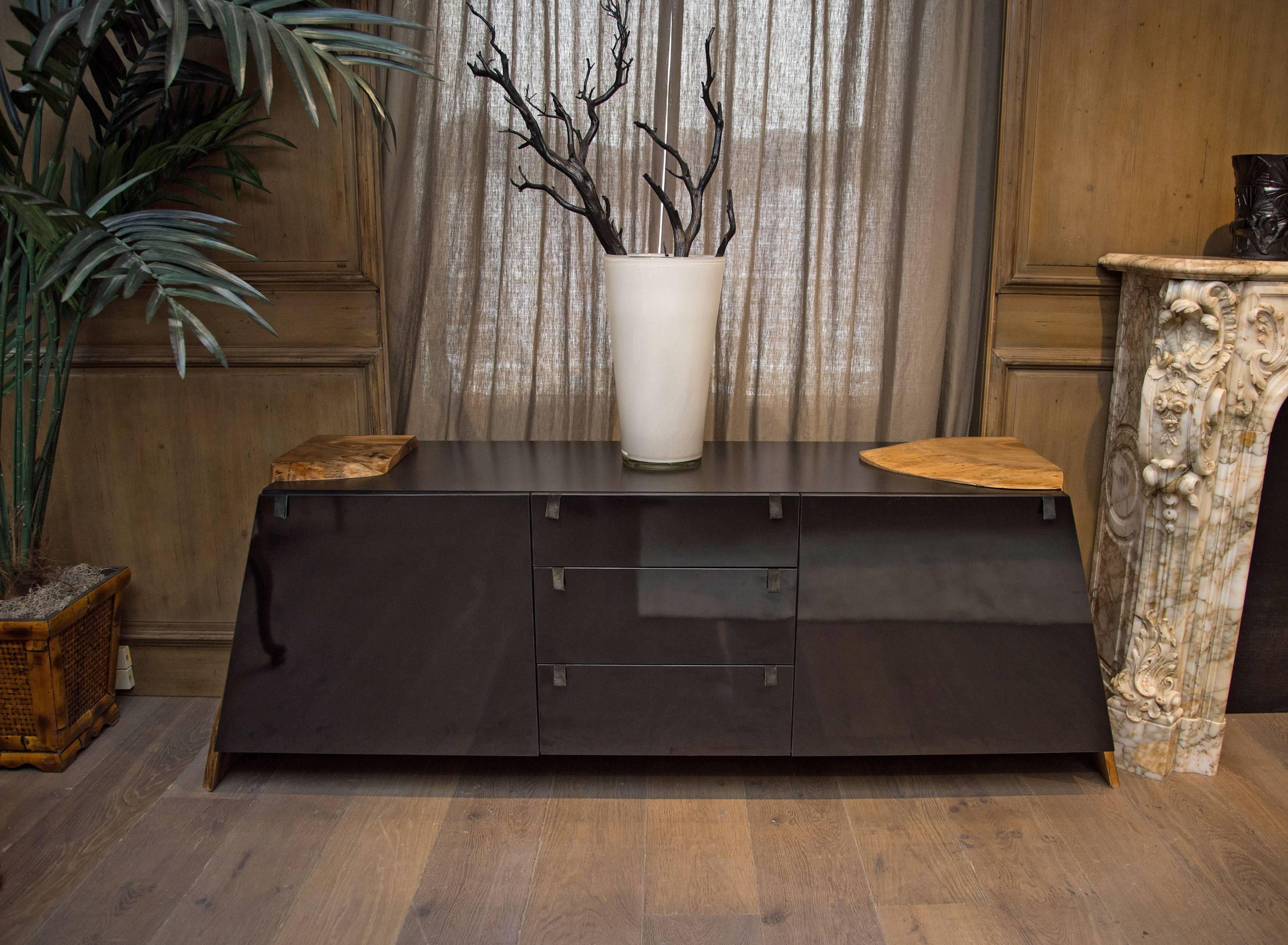 Sentient Luxor Credenza featuring Live Edge with Leather Pulls In New Condition For Sale In Brooklyn, NY