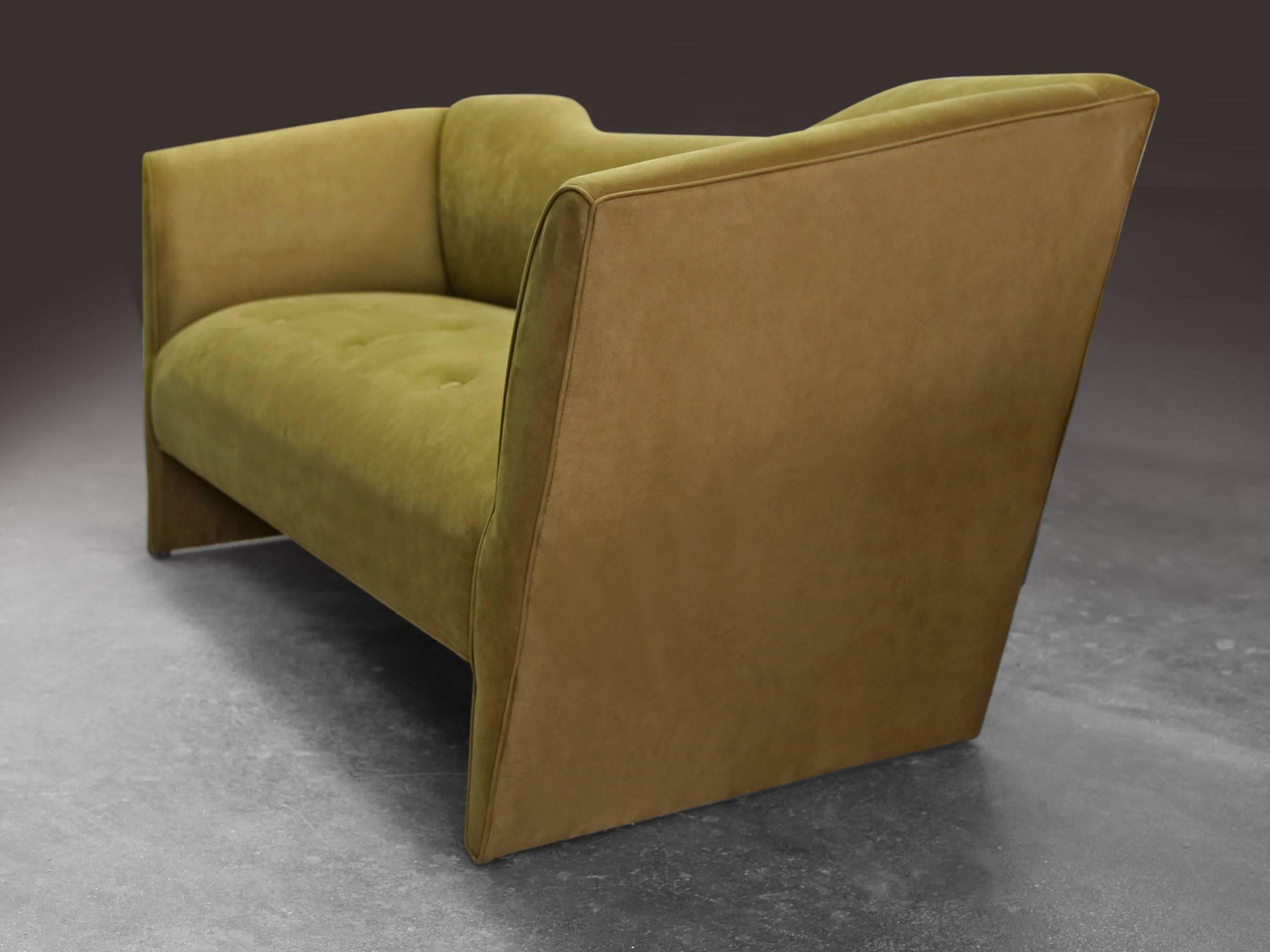 Sentient Memphis Inspired Nersi Sofa in Green In Excellent Condition For Sale In Brooklyn, NY