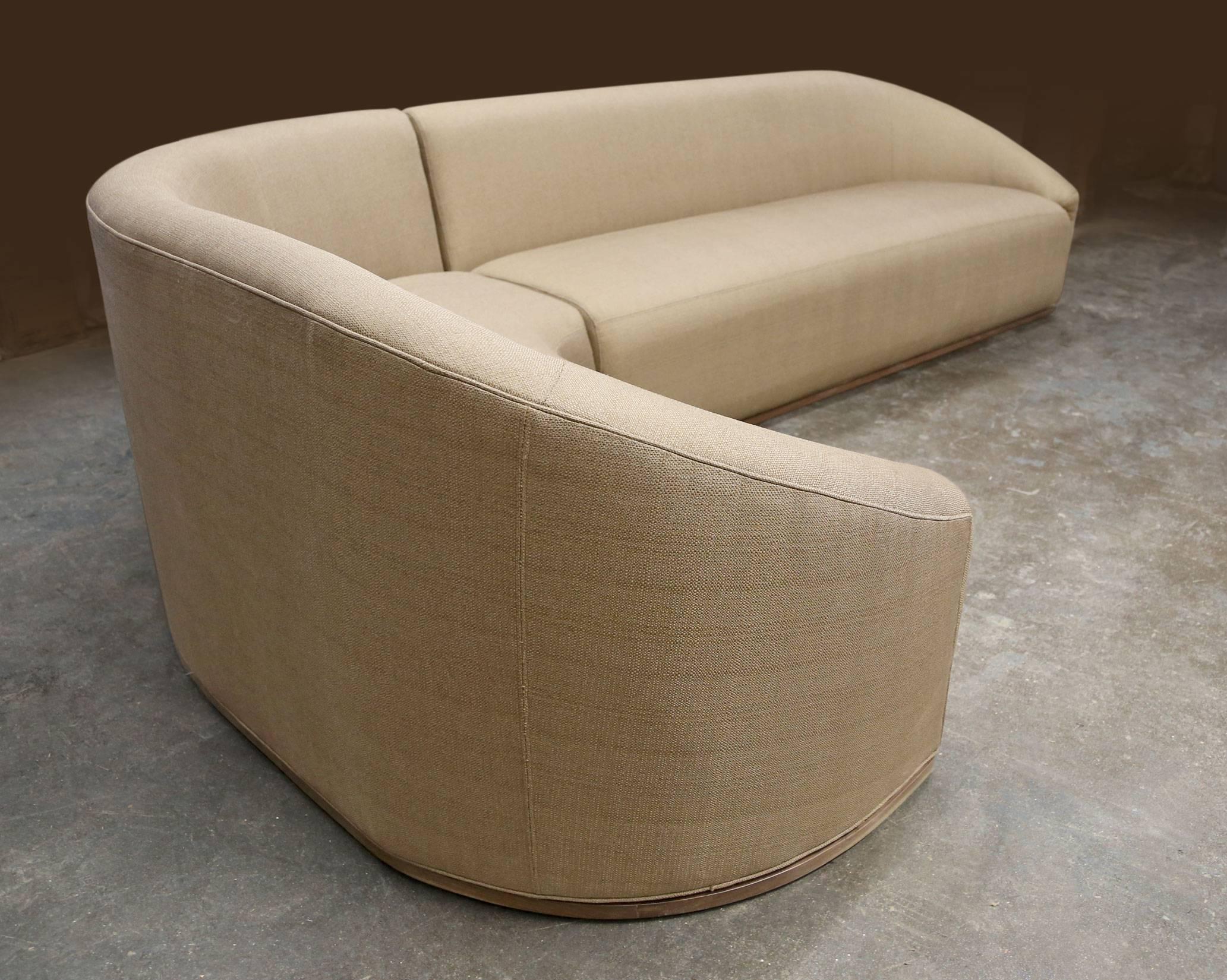 Sentient Baashe Curved Sectional Sofa In New Condition For Sale In Brooklyn, NY