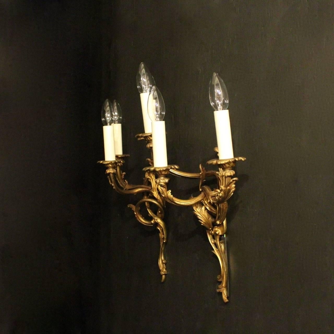 French 19th Century Pair of Gilded Antique Wall Lights 4