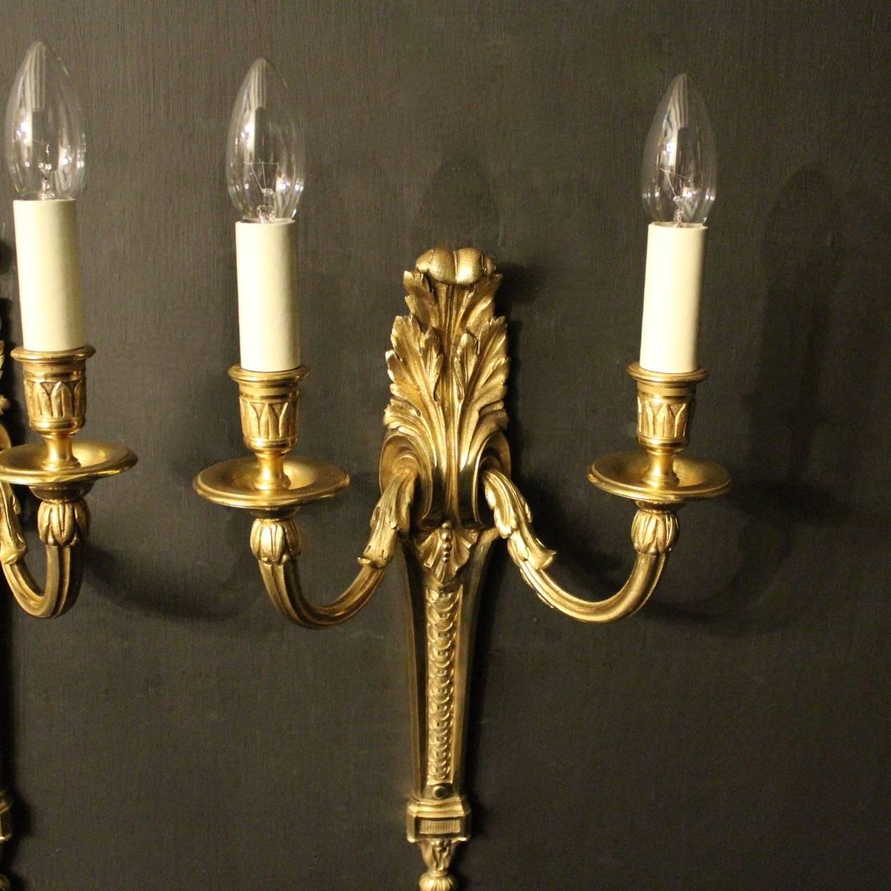 French 19th Century Pair of Bronze Antique Wall Lights 5