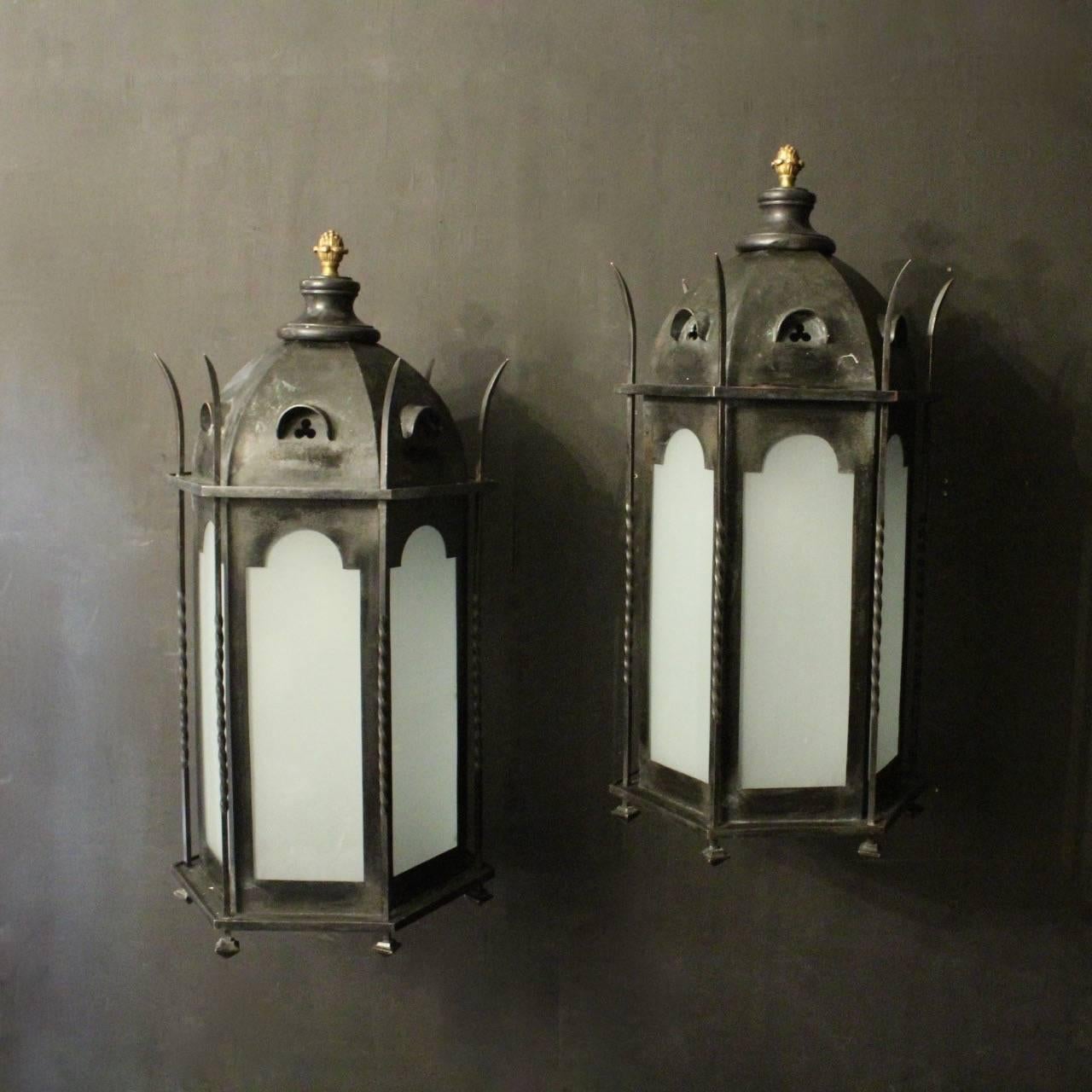 English 19th Century Gothic Bronze Antique Wall Lanterns For Sale 3