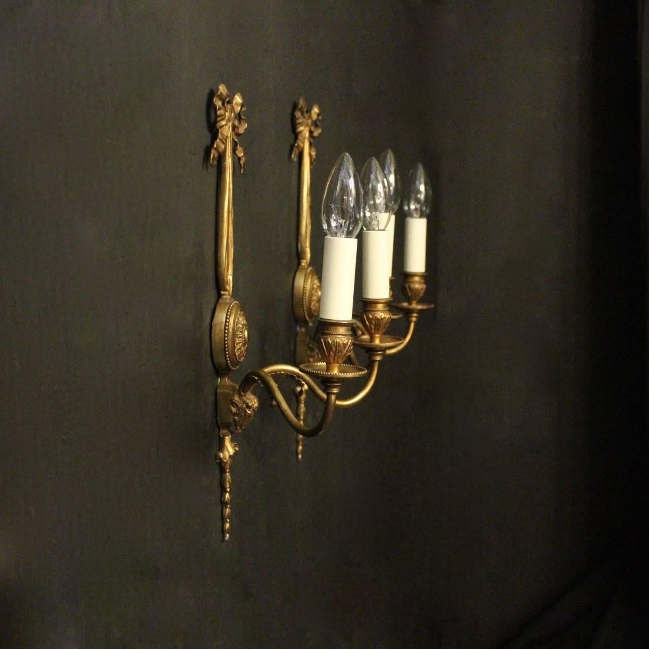 19th Century French Pair of Gilded Bronze Antique Wall Lights 5