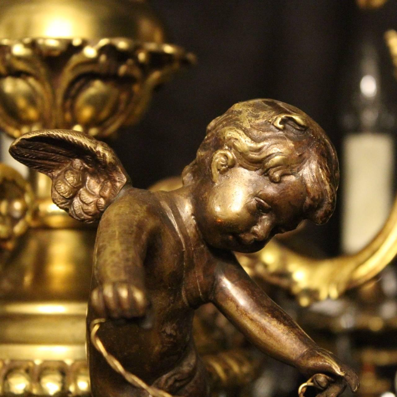 French Gilded Bronze Cherub Twelve-Light Antique Chandelier In Excellent Condition For Sale In Chester, GB