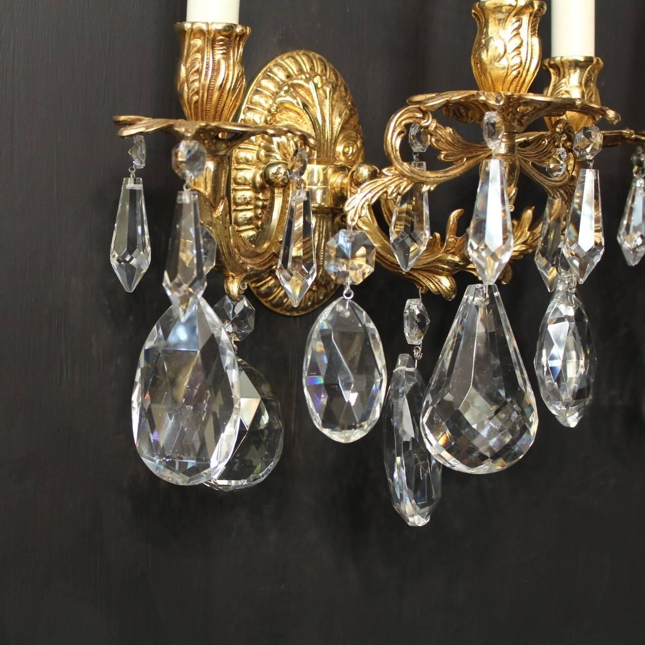 Gilt Italian Pair of Gilded Bronze and Crystal Wall Lights For Sale