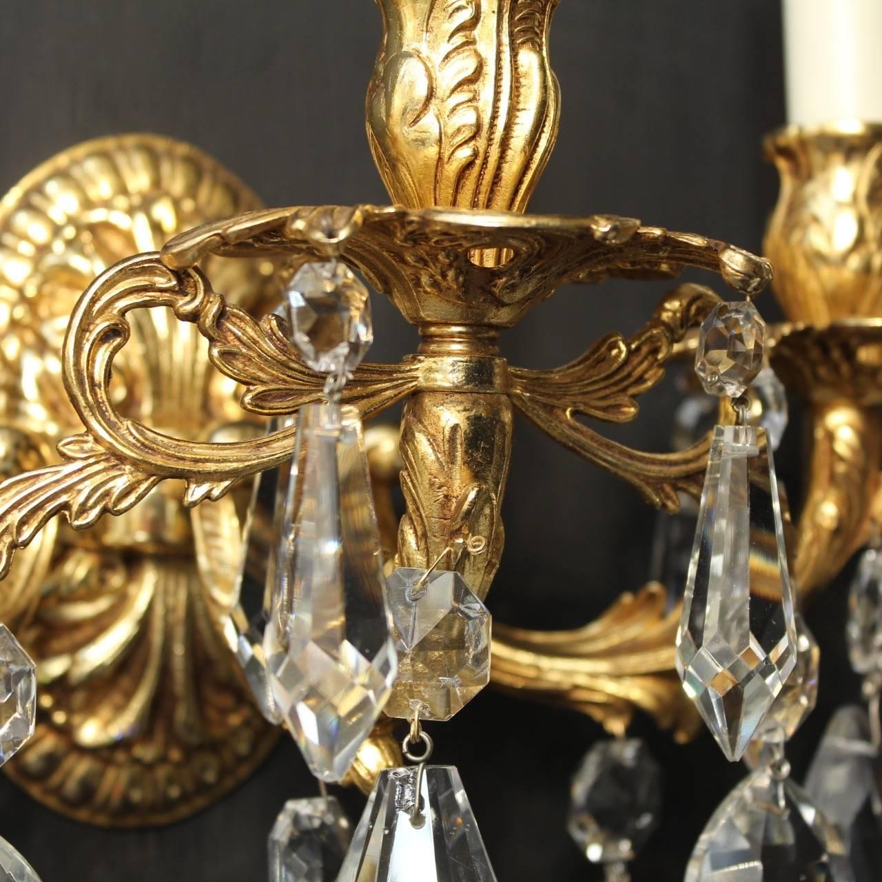 Italian Pair of Gilded Bronze and Crystal Wall Lights In Excellent Condition For Sale In Chester, GB