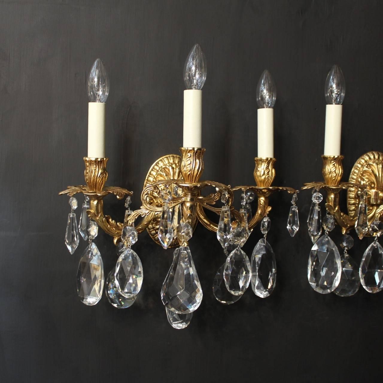 Italian Pair of Gilded Bronze and Crystal Wall Lights For Sale 1