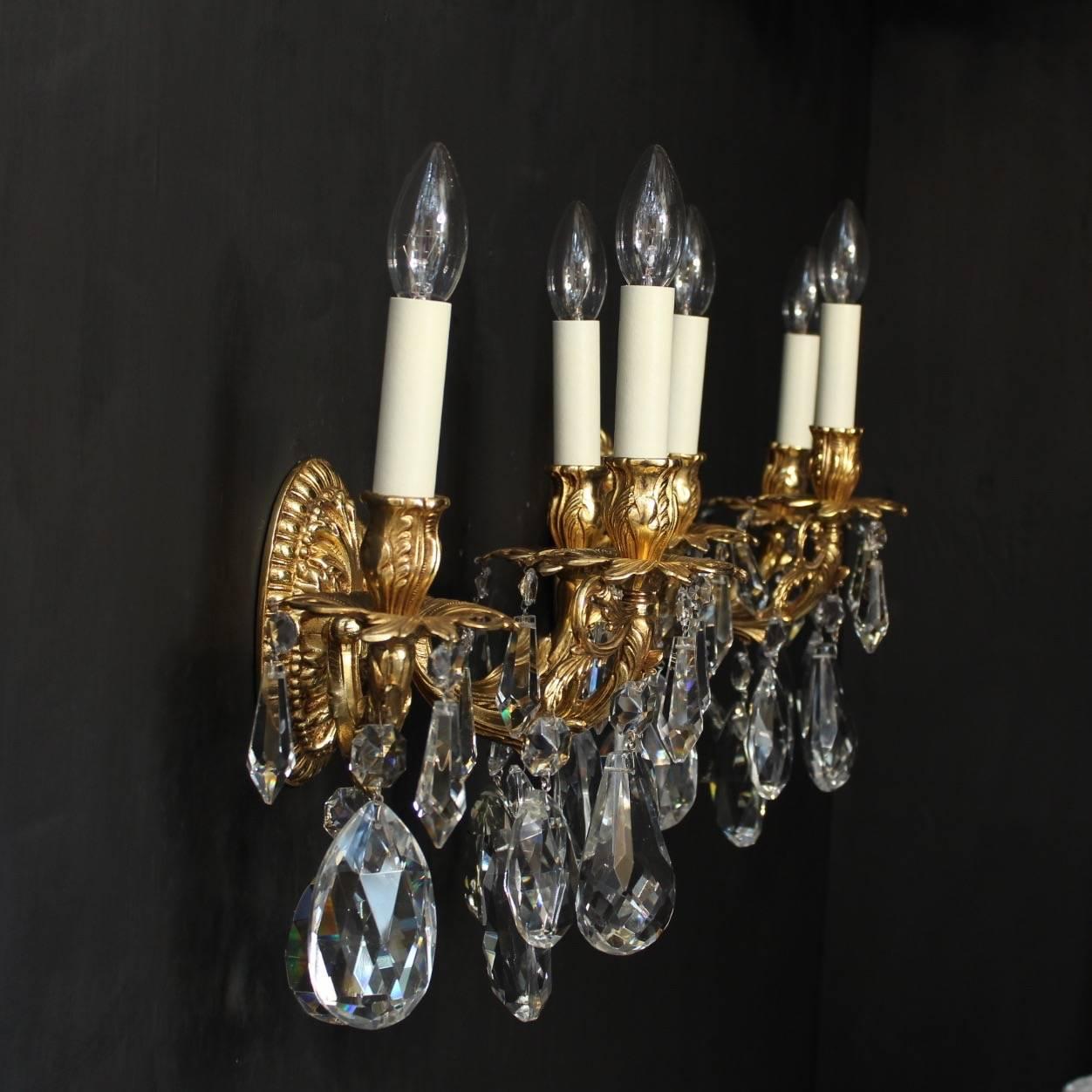 Italian Pair of Gilded Bronze and Crystal Wall Lights For Sale 4