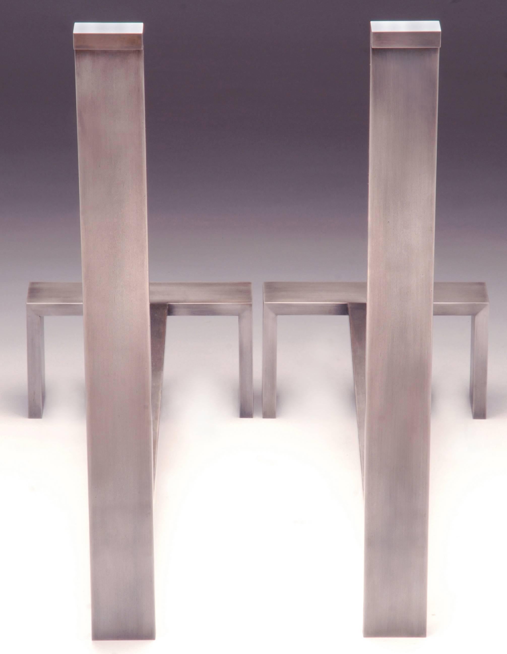 Contemporary Minimalist Steel Patinated And Welded Custom Kamin Andirons  (Minimalistisch) im Angebot