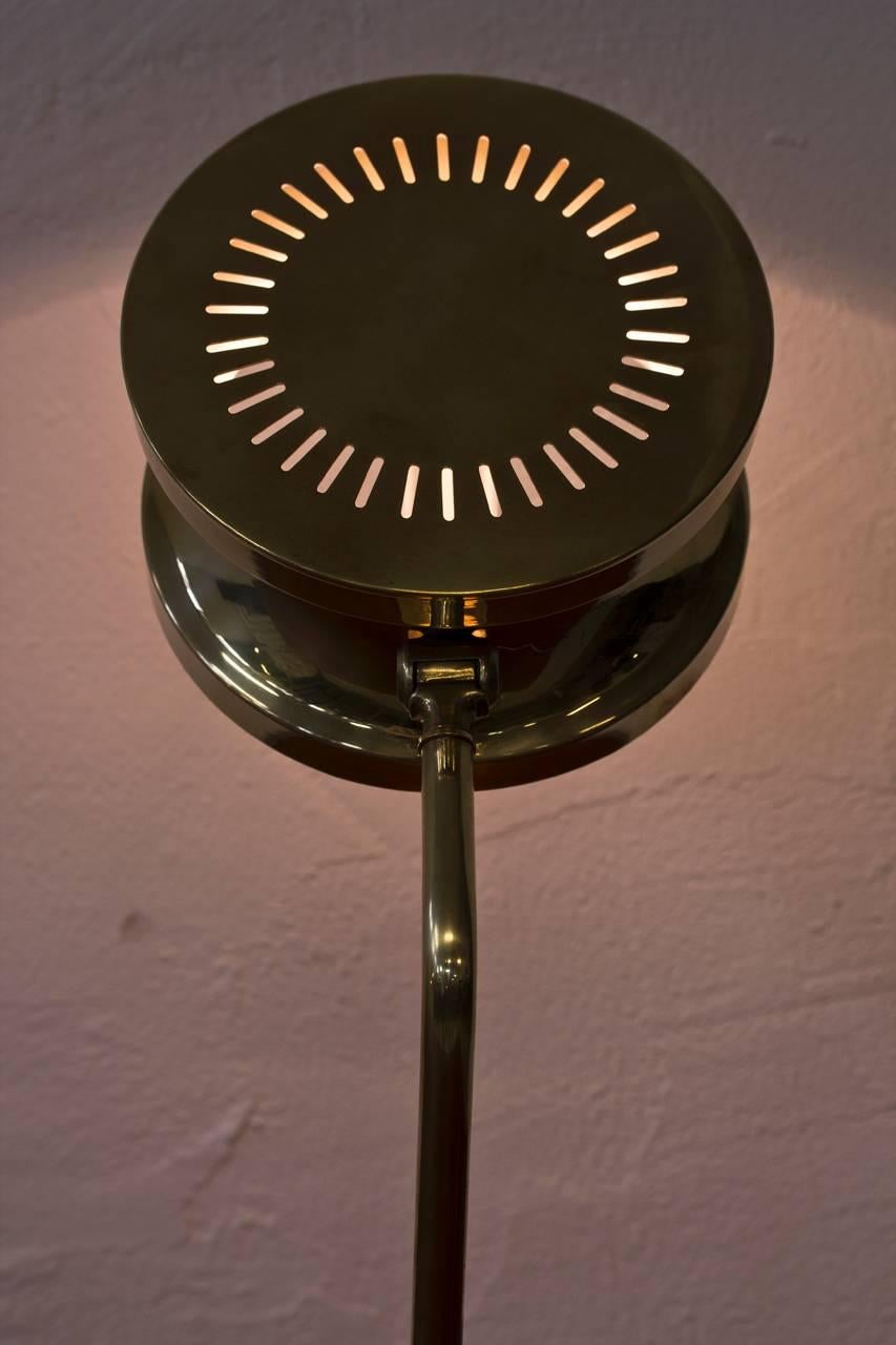 Laiton Lampe de bureau scandinave en laiton des années 1960 par Tyringe Konsthantverk en vente