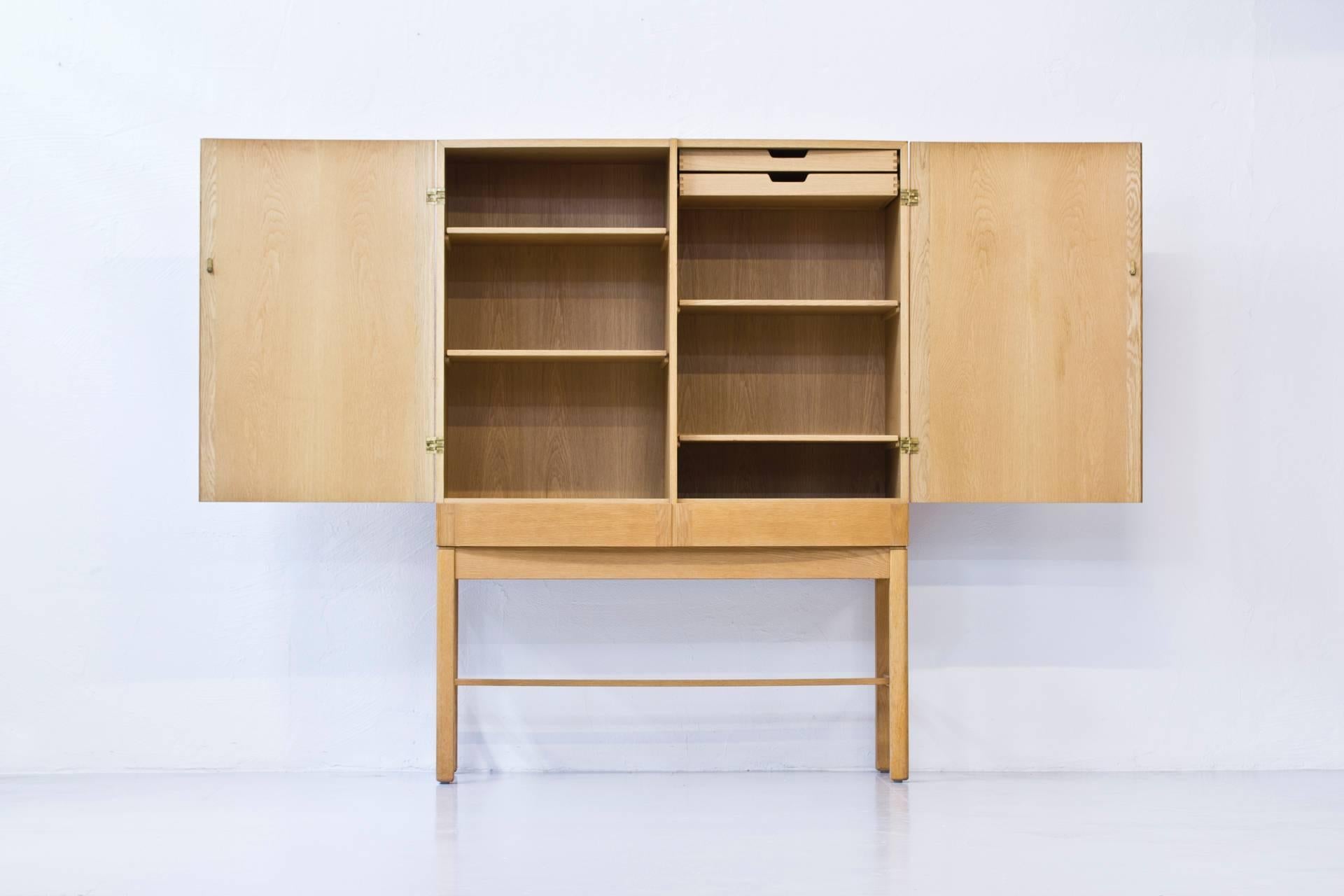 Scandinavian Modern Swedish 1960s Oak Cabinet by Gunnar Myrstrand