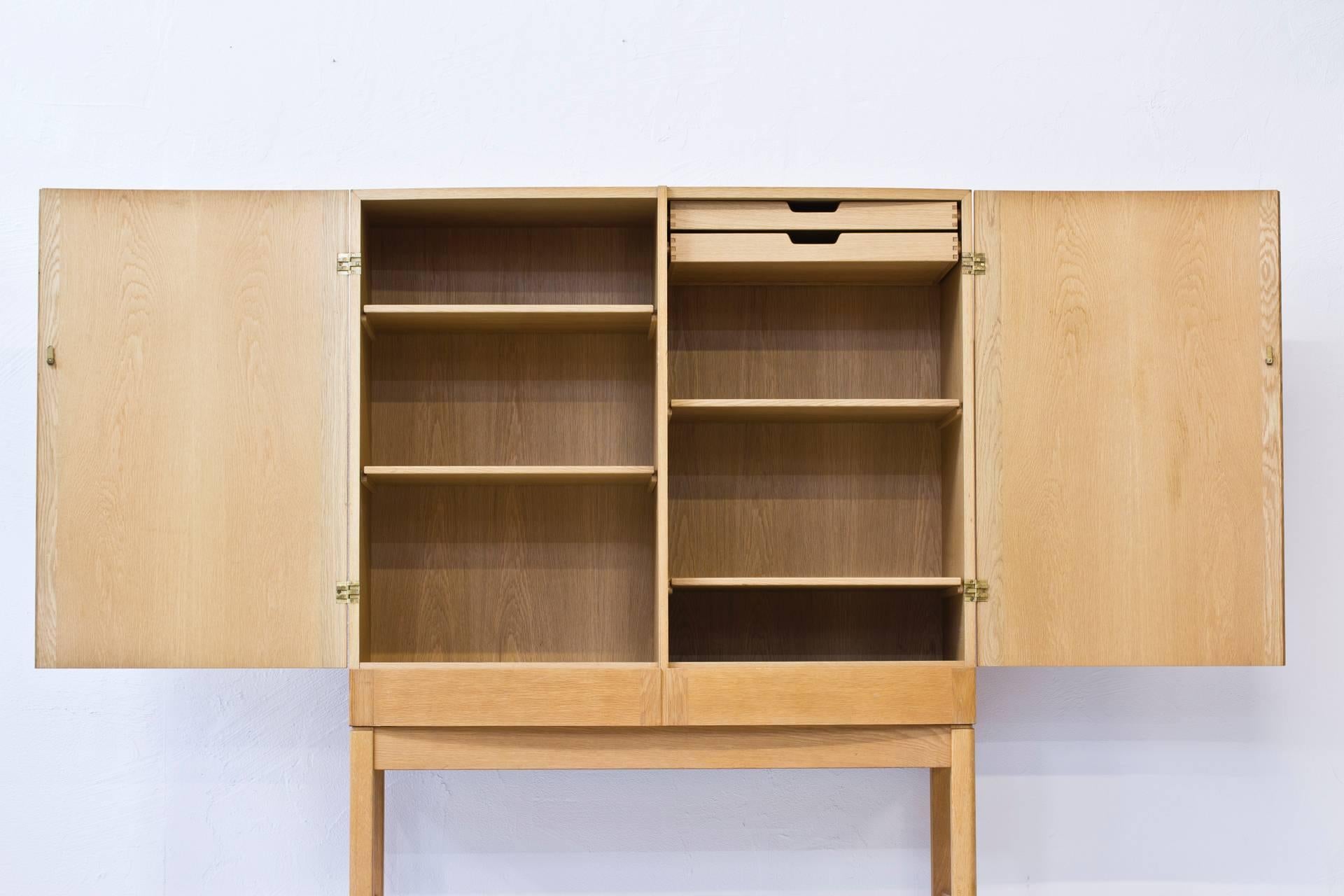 Swedish 1960s Oak Cabinet by Gunnar Myrstrand In Excellent Condition In Hägersten, SE