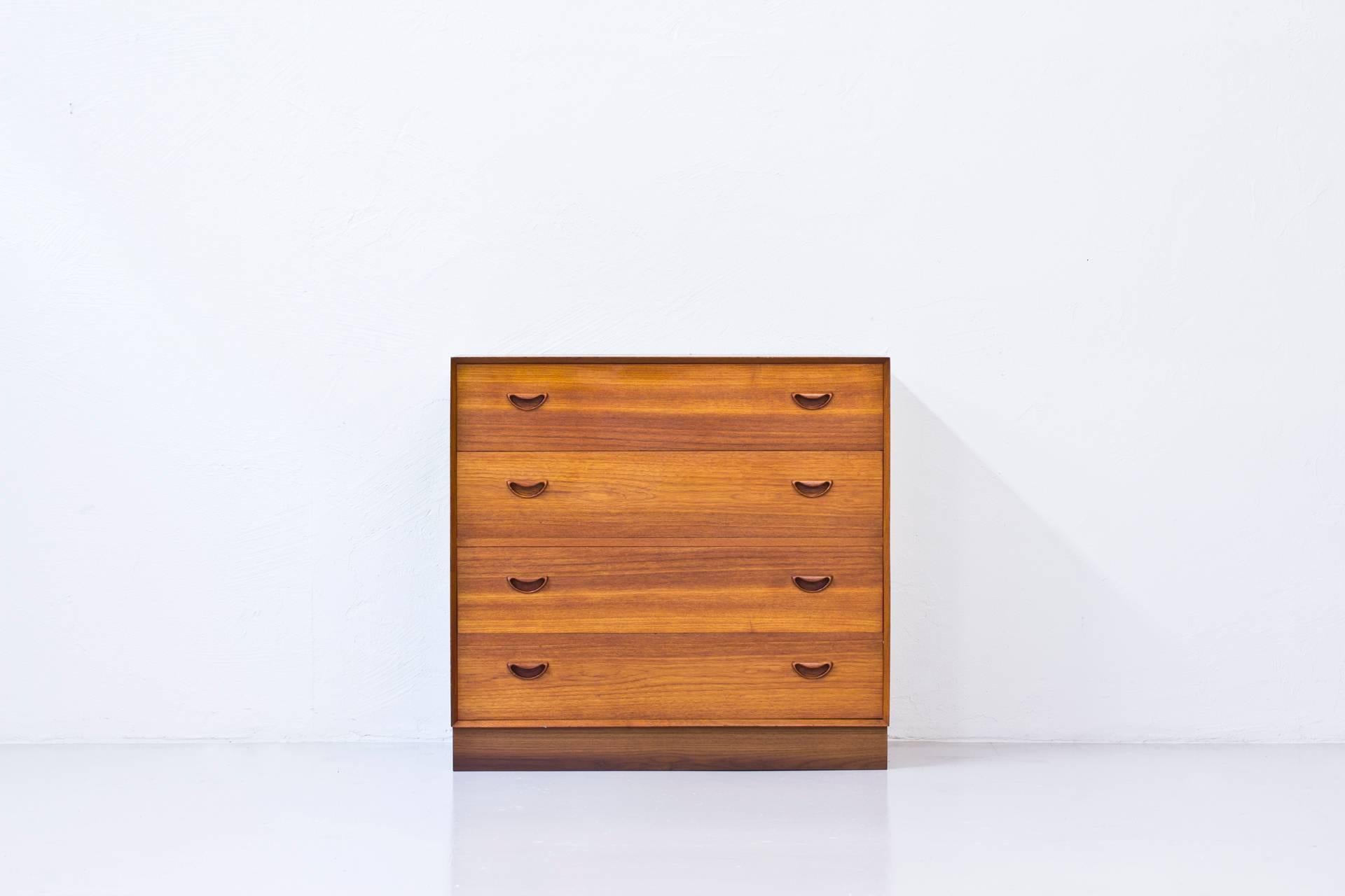Rare chest of drawers with built in vanity designed by Peter Hvidt & Orla Molgaard Nielsen. Produced by Soborg Møbler in Denmark during the 1950s. The chest is built almost entirely in solid teak with visible joinery on the out- as well as inside of