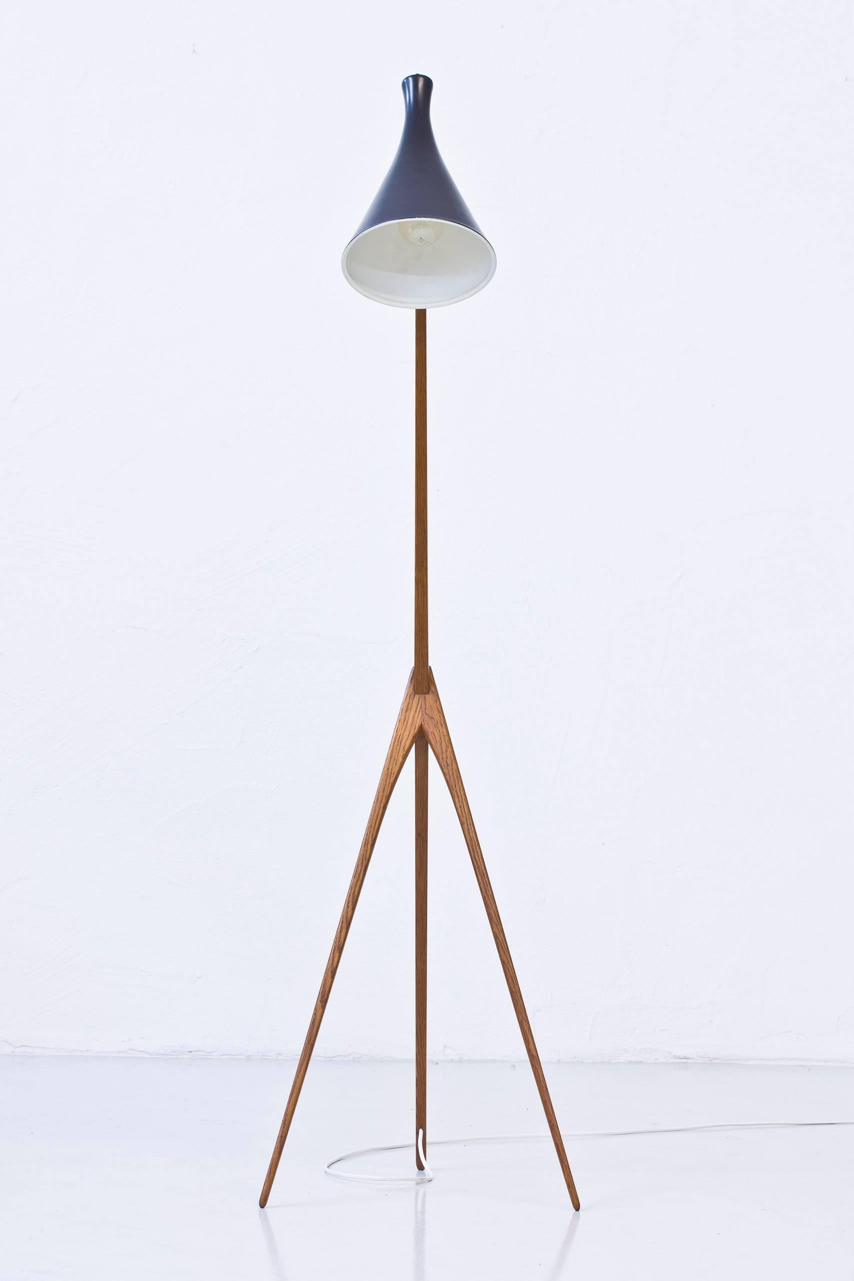 Scandinavian Modern Luxus Giraffe Floor Lamp by Uno & Osten Kristiansson