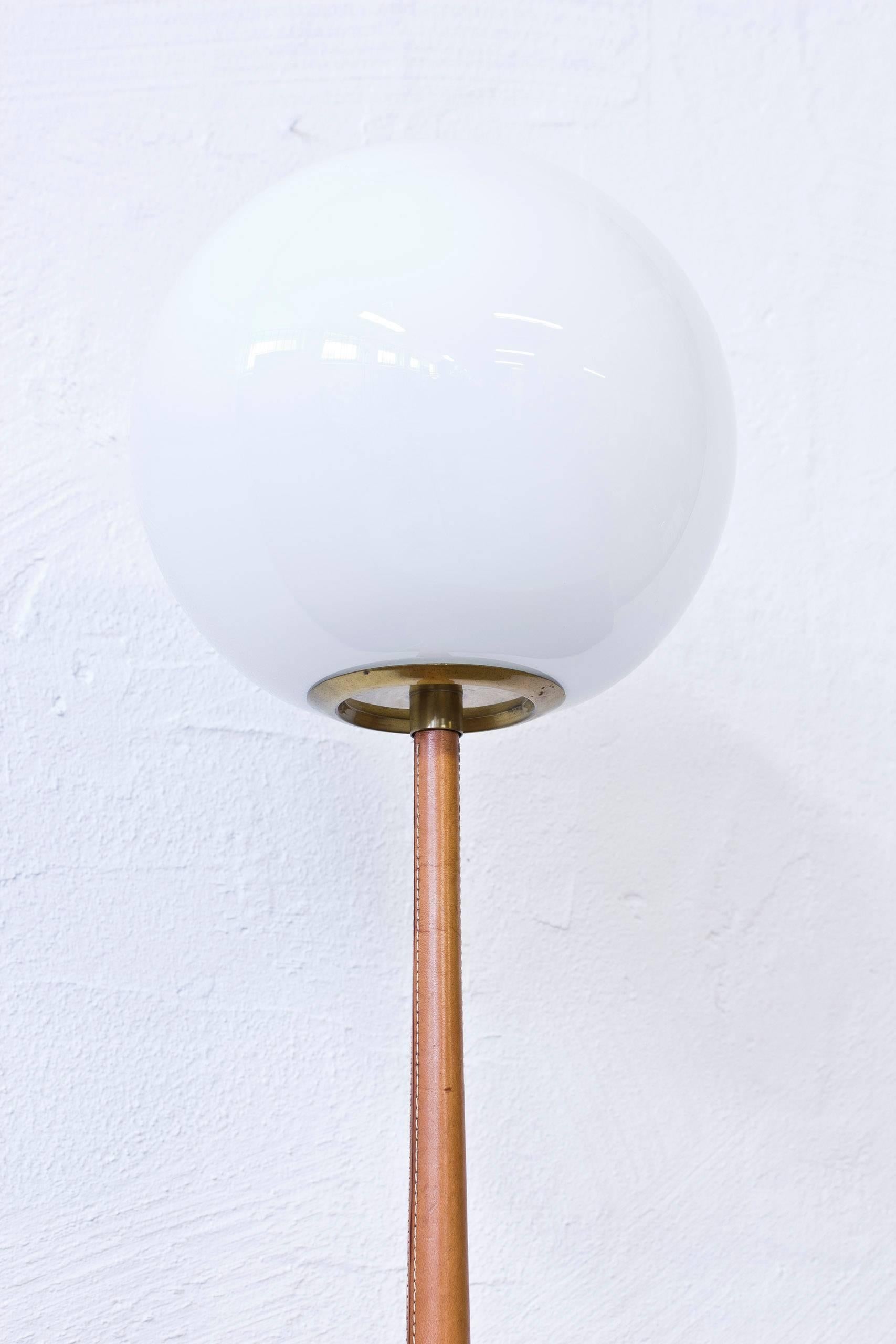 Rare Table Lamp B 101 by Hans-Agne Jakobsson In Excellent Condition In Hägersten, SE
