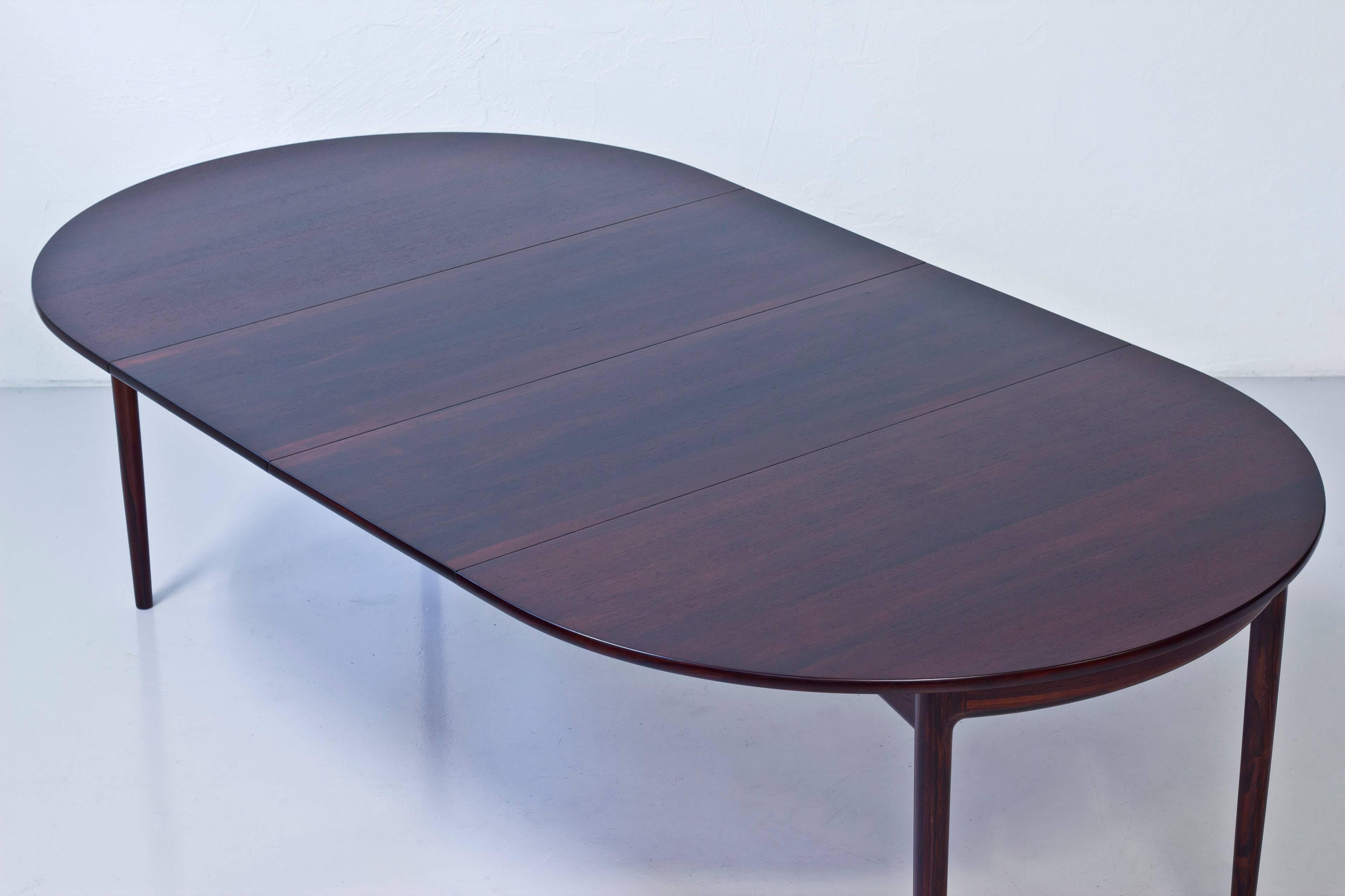 Palisander Dining Table by Ib Kofod Larsen In Excellent Condition In Hägersten, SE