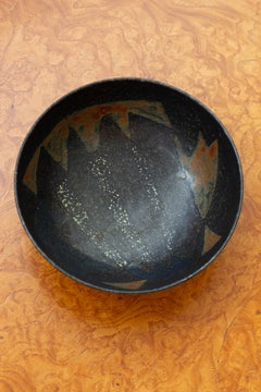 Unique stoneware bowl with abstract expressive pattern by Carl-Harry Stålhane