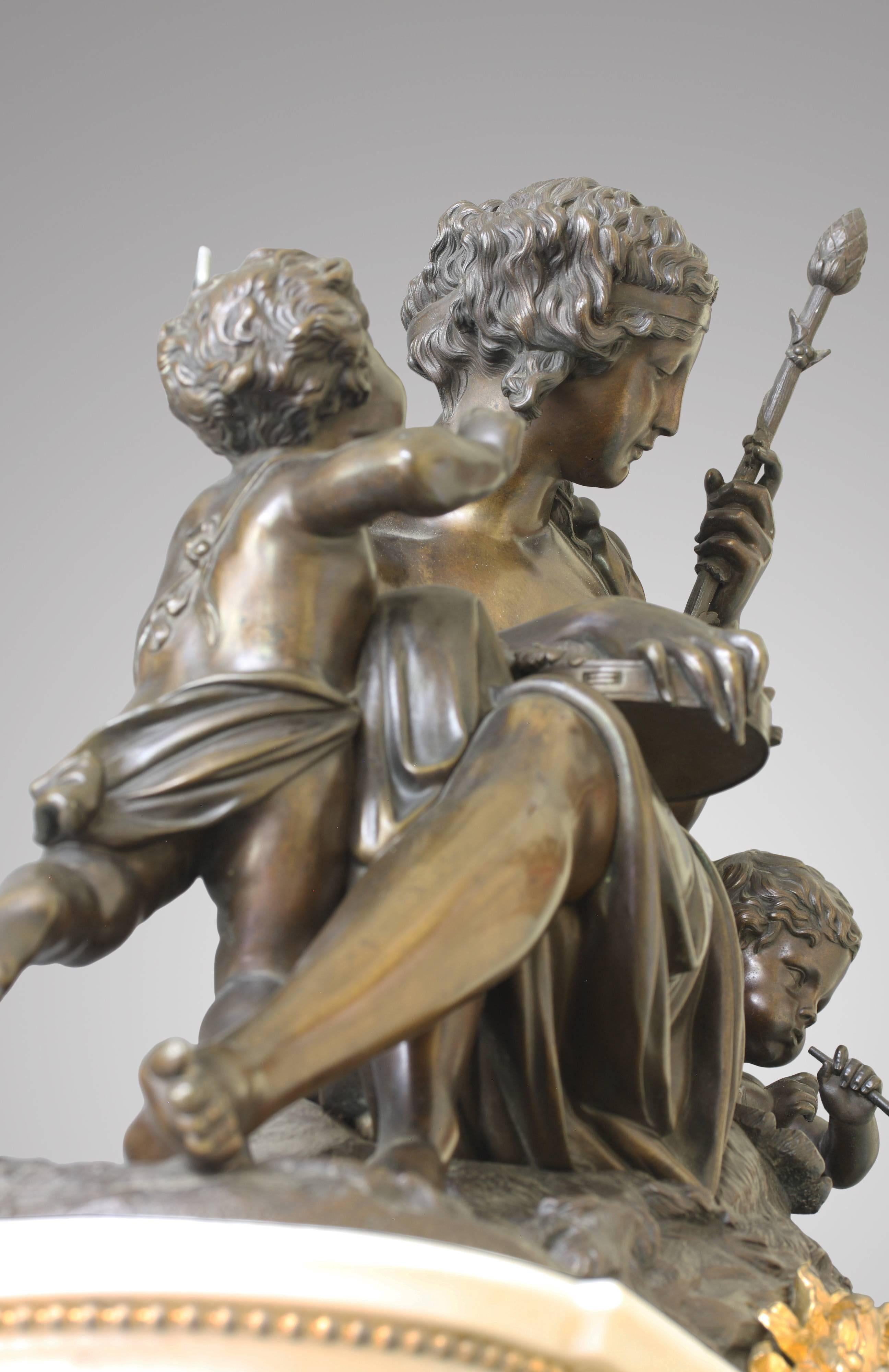 „Allegory of Autumn“, große französische Kaminuhr aus Bronze und Marmor (Patiniert) im Angebot