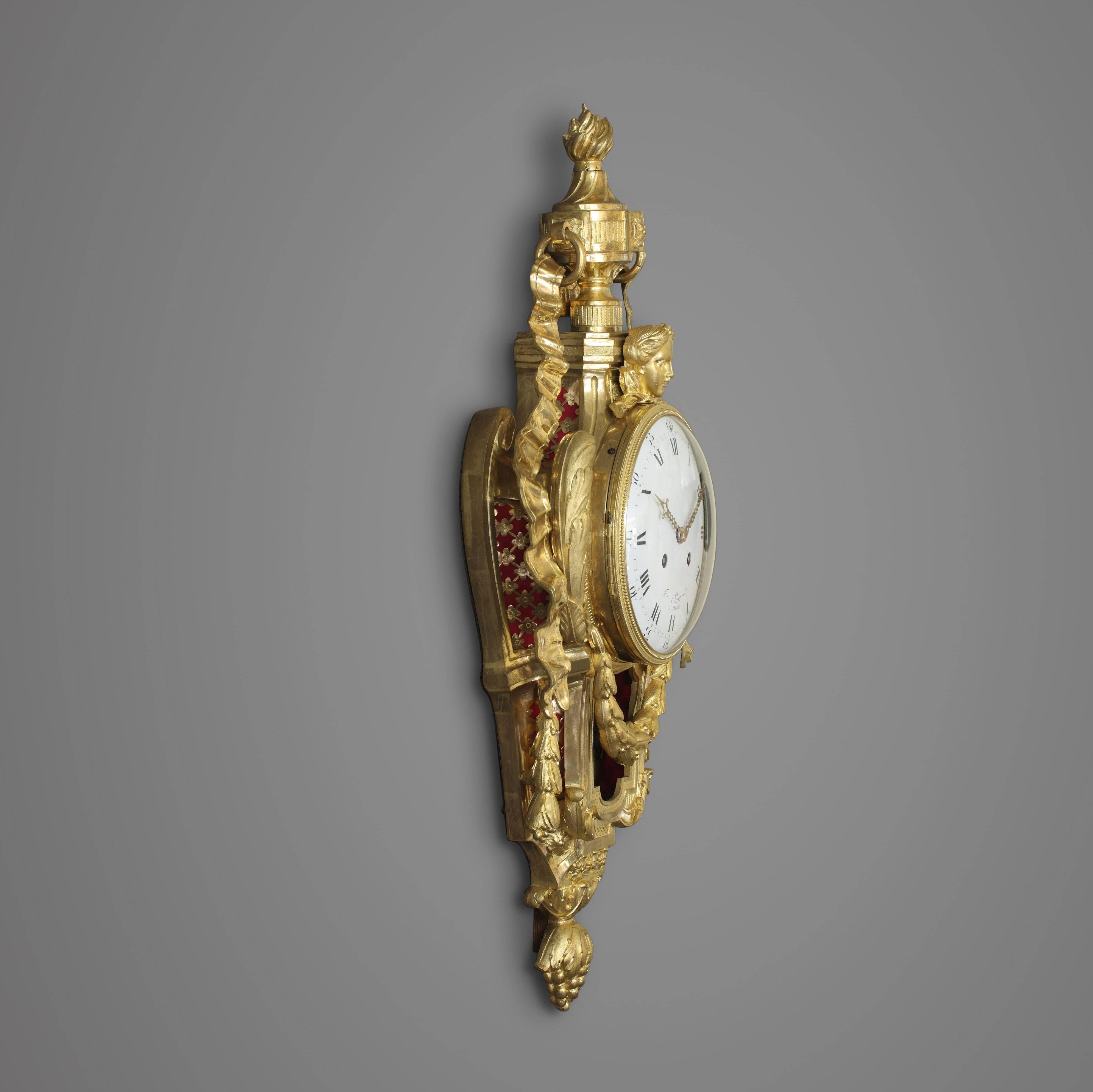 Sarton à Liège(1748-1828)
French wall cartel “Mask of Apollo”, from a model by Osmond
Ormolu, Louis XVI-period, circa 1785. Two-train movement, with anchor recoil escapement of the tic-tac type and silk-suspended pendulum. Half-hourly strike on a