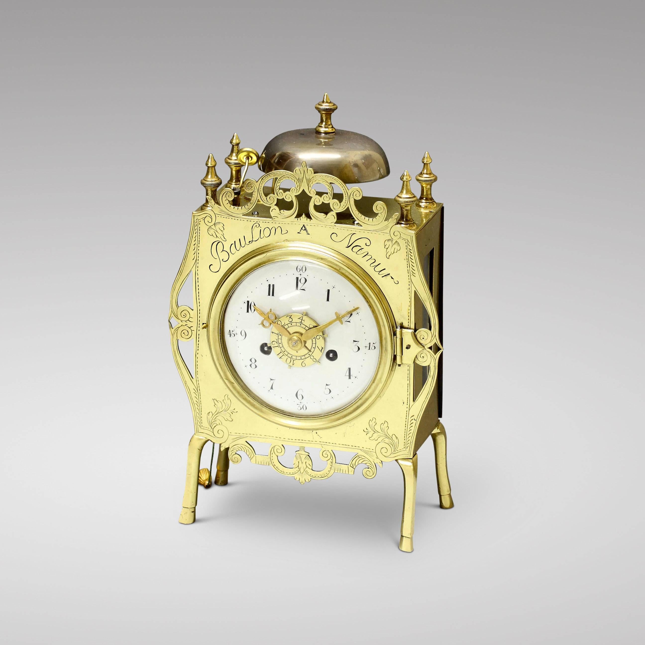 Baulion À Namur, portable table clock, Louis XV period, circa 1760.
Movement with square plates and two winders. Verge escapement, very short pendulum. Half-hourly rack strike on a silvered bell placed on top of the case. A pull-winder on the left