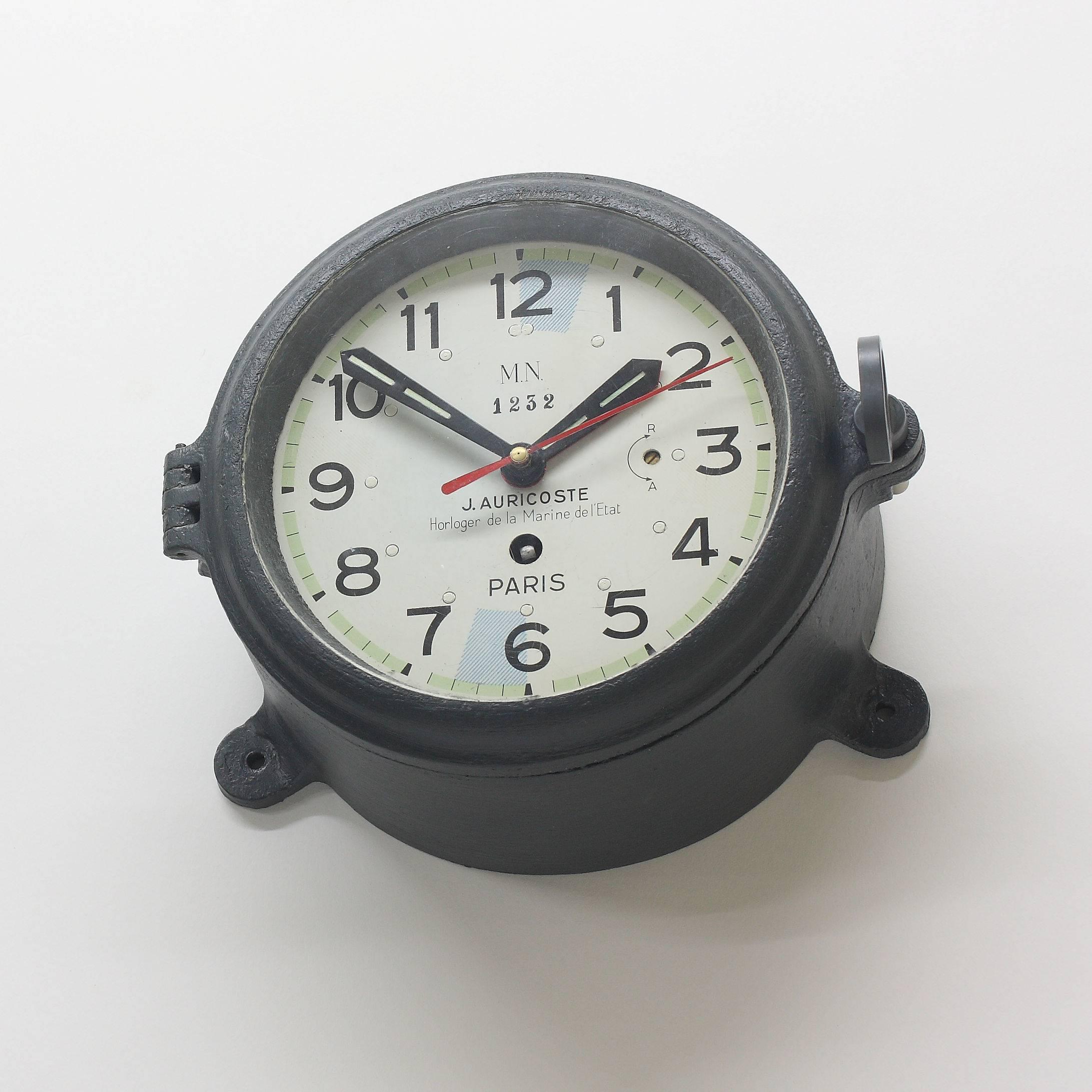 French Navy 1960s radio room bulkhead clock of good precision, with four hands: seconds hand, minute hand, hour hand, and secondary hour hand (red) for different time zone. This red hand is easily set so as to show any other time zone selected by