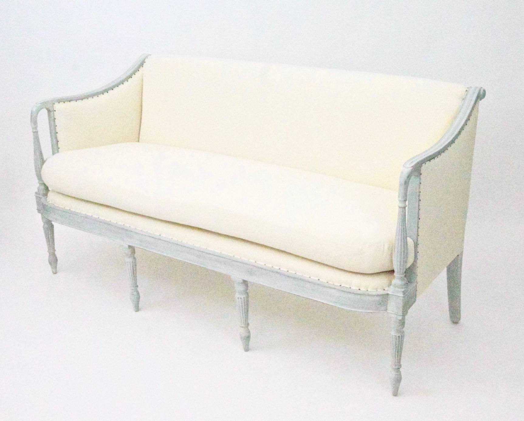 20th Century Federal Sofa with Carved Fluted Detailing