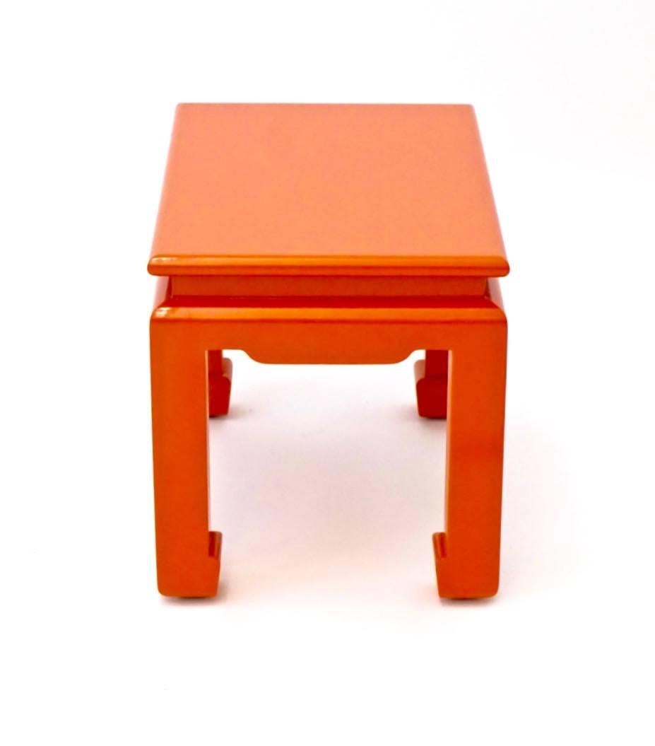Quaint vintage Chinese style table. Made of elmwood with a newly lacquered papaya finish. Ming styled feet with a decorative carved apron.

Dimensions: 16